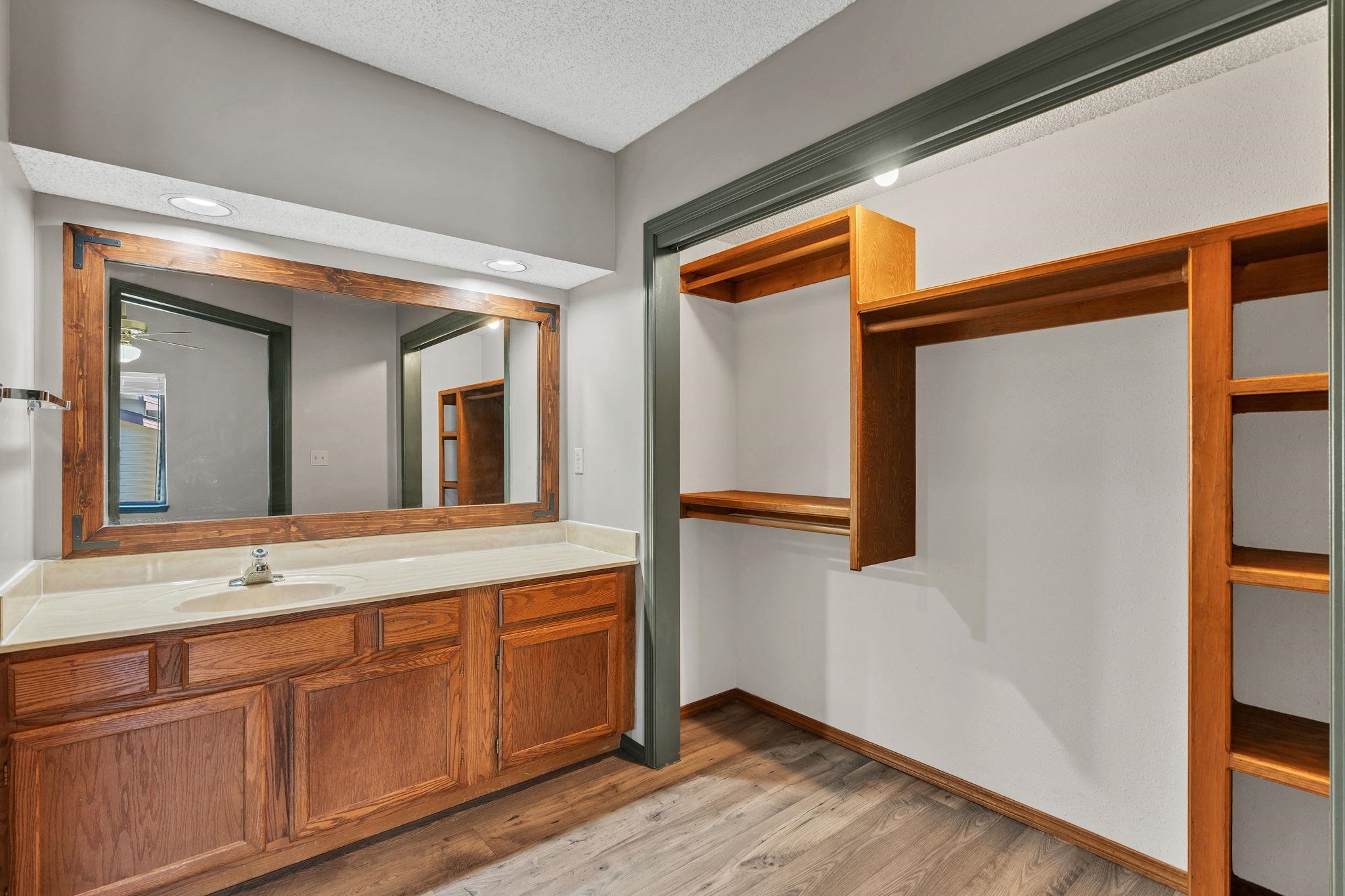 2014 N Woodlawn Blvd Property Photo 24