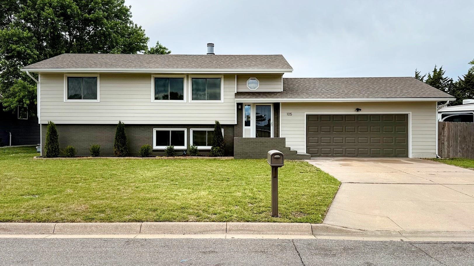 105 Windward Ct Property Photo 1