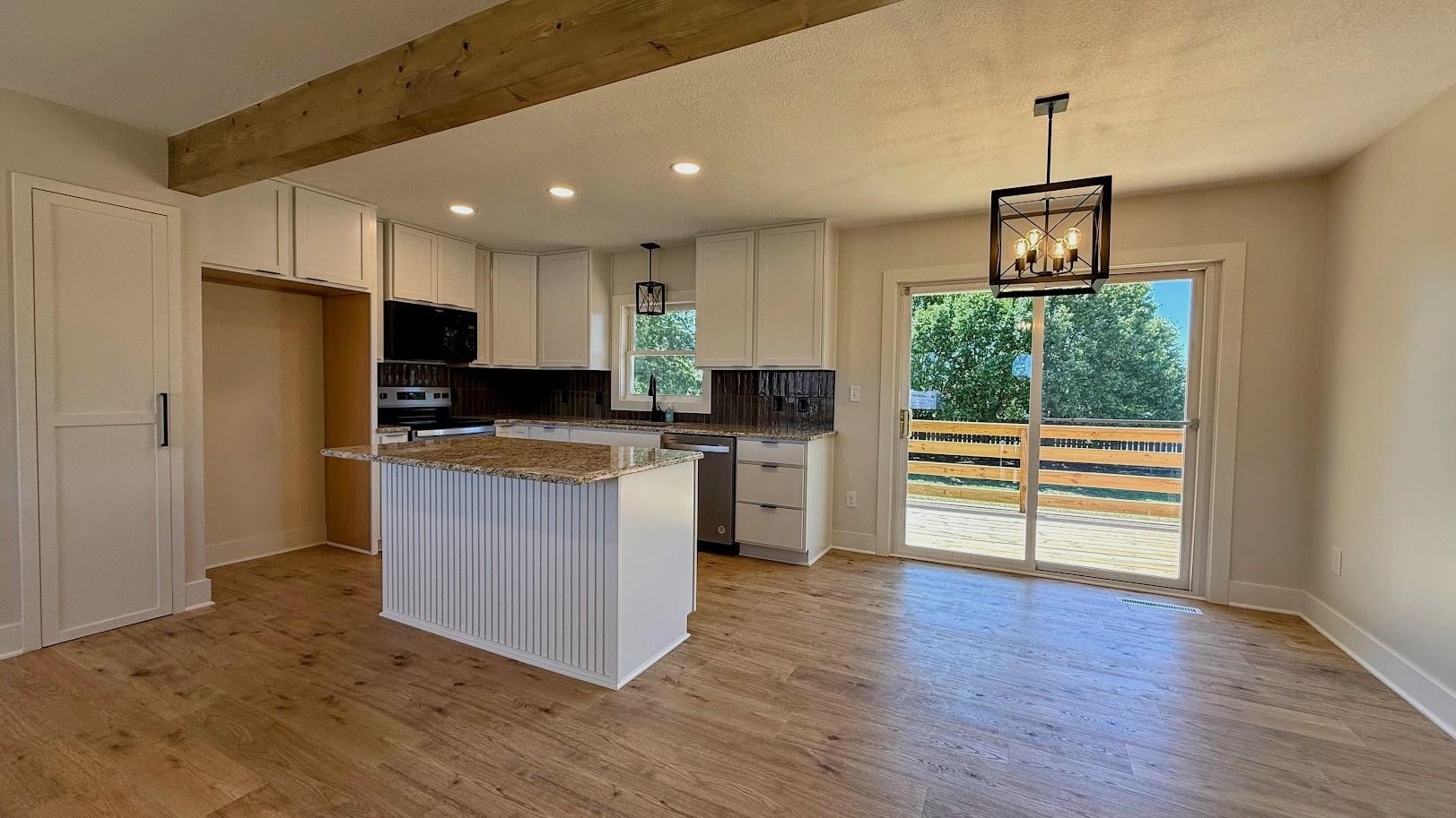 105 Windward Ct Property Photo 3
