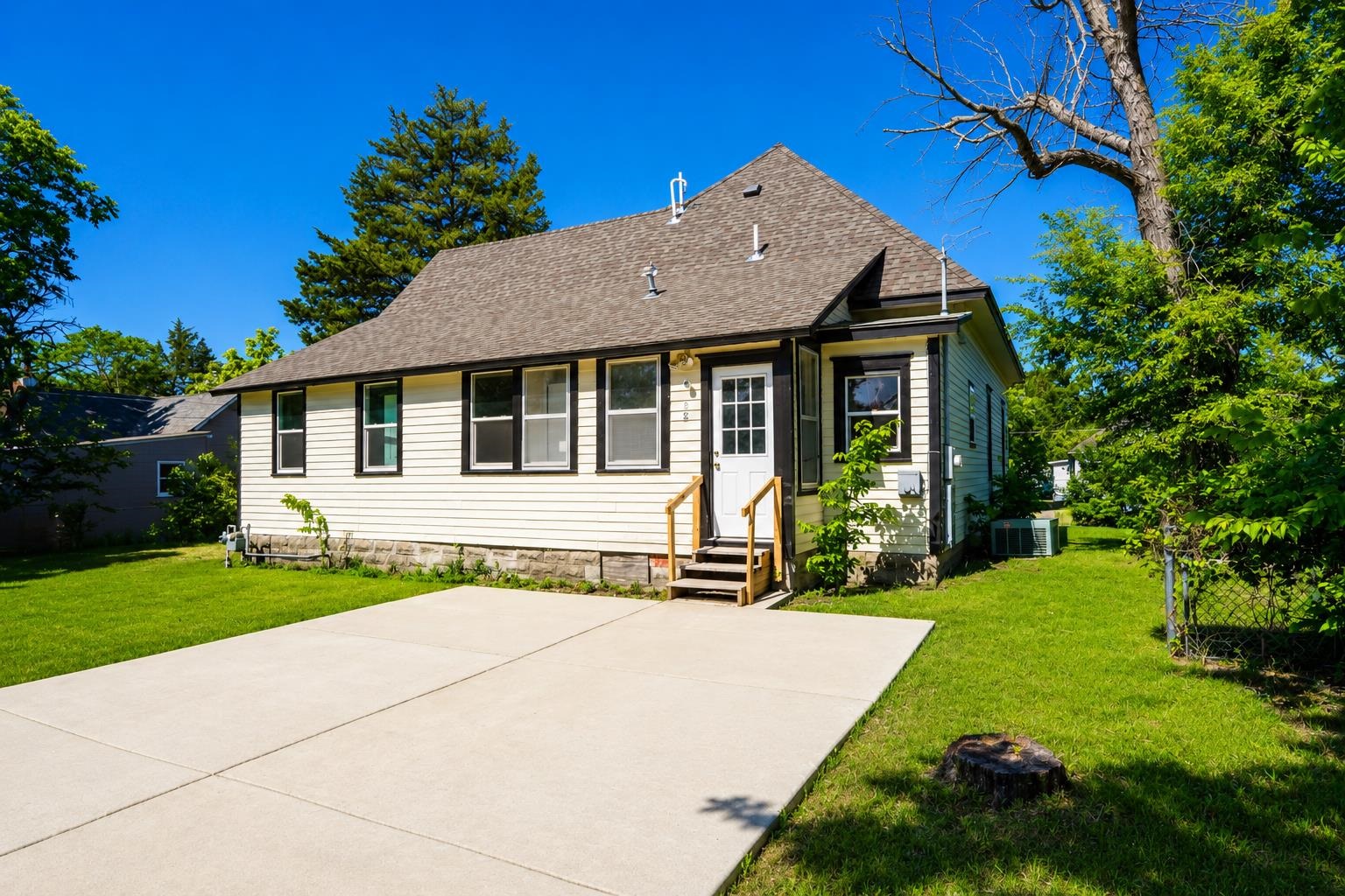 1114 N Pine St. Property Photo 17