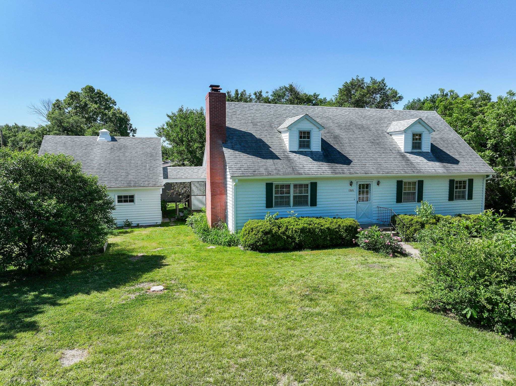 1305 W Park Ave Property Photo 1