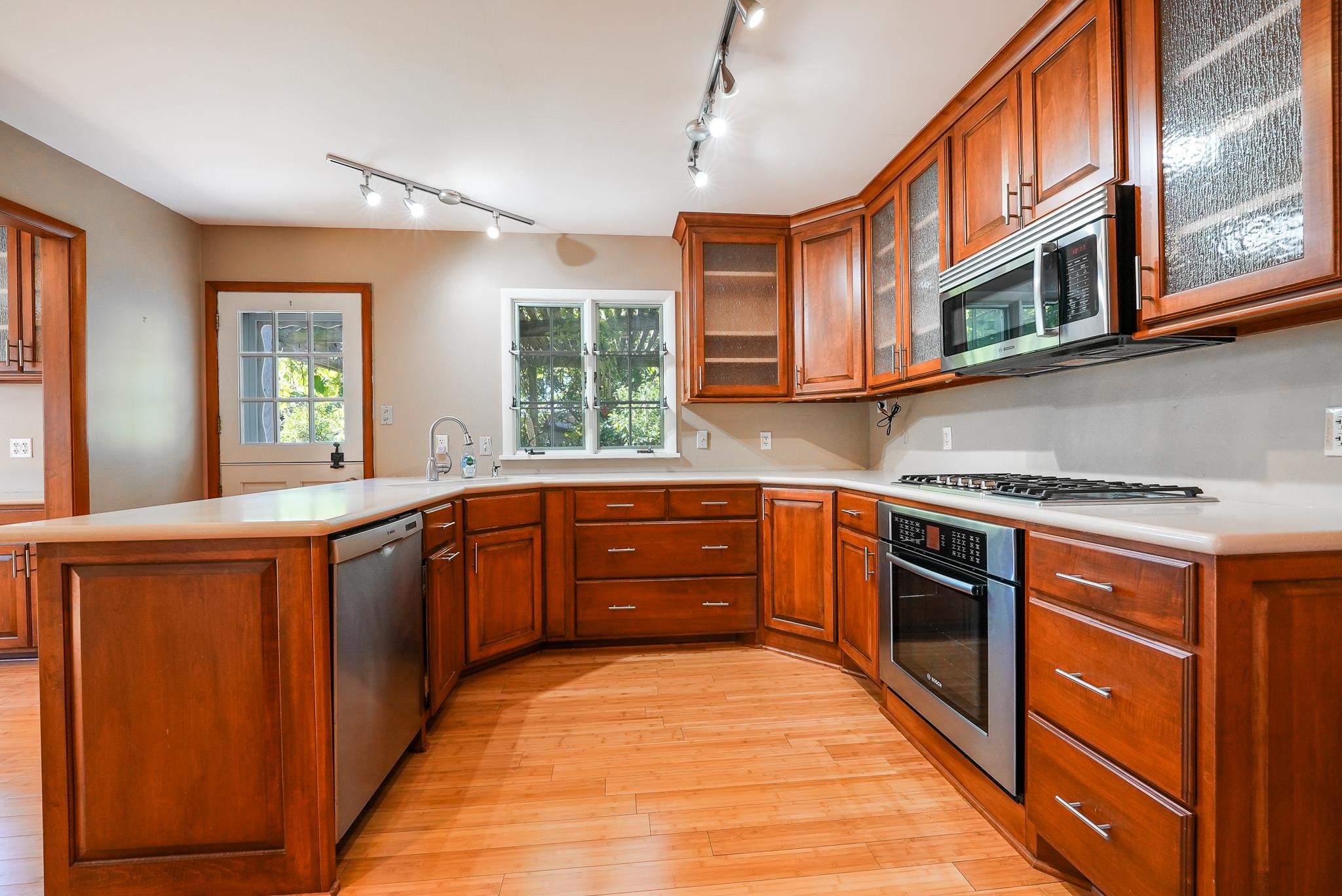 1305 W Park Ave Property Photo 8