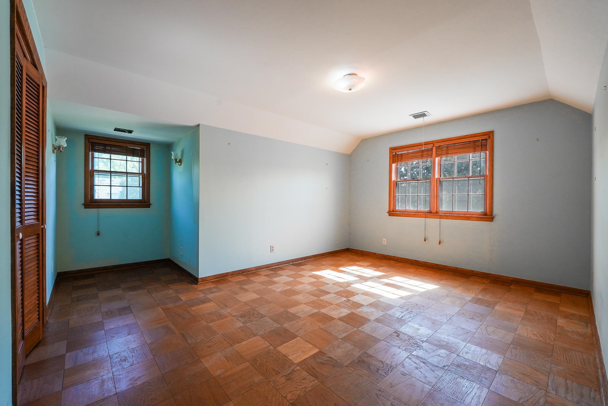 1305 W Park Ave Property Photo 17