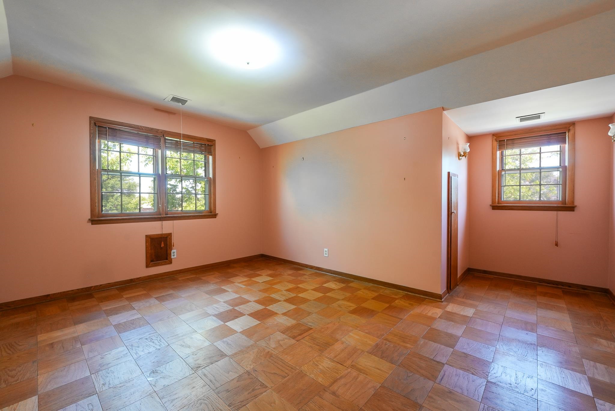 1305 W Park Ave Property Photo 22