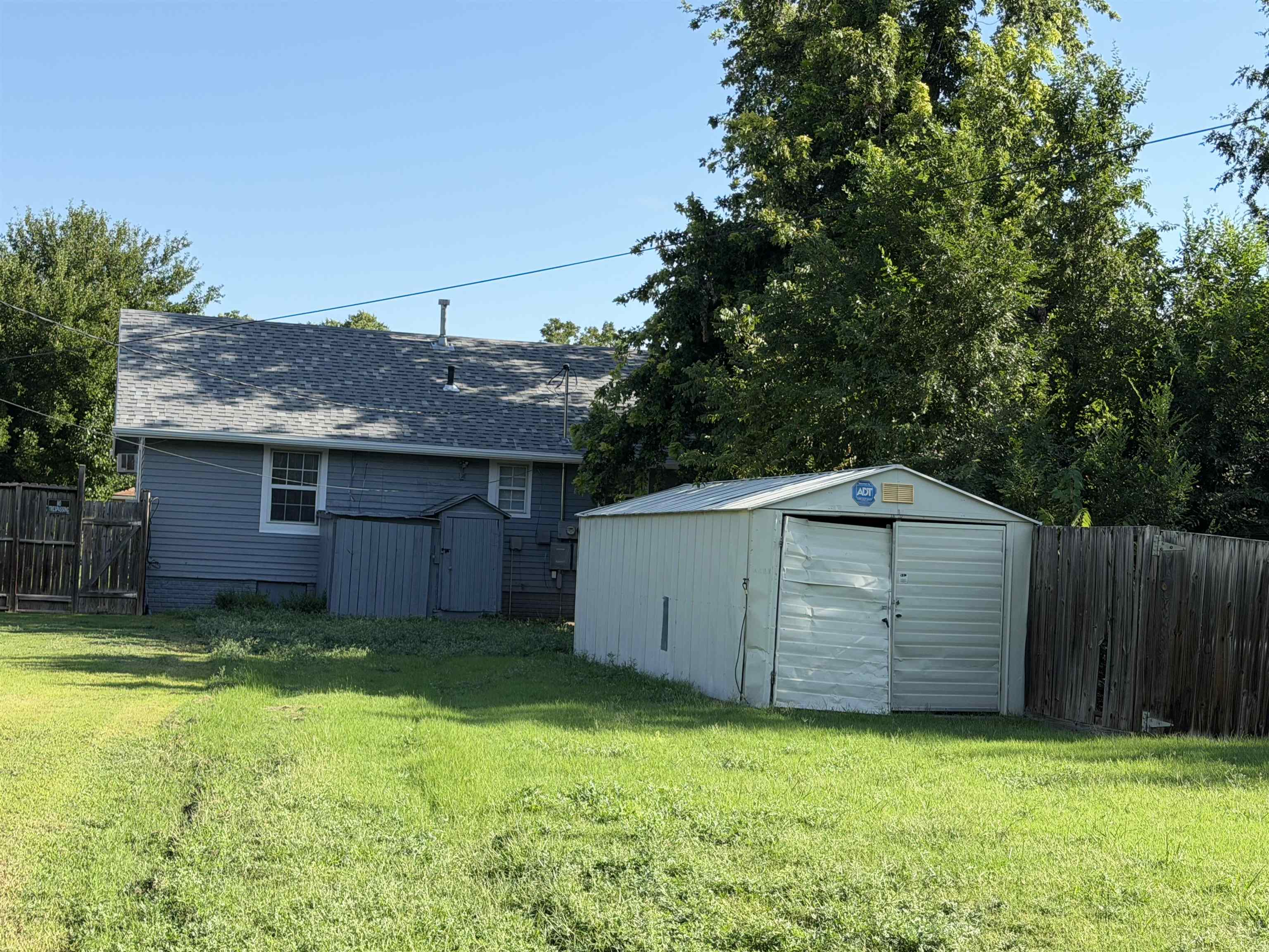 923 W Walnut St Property Photo 11