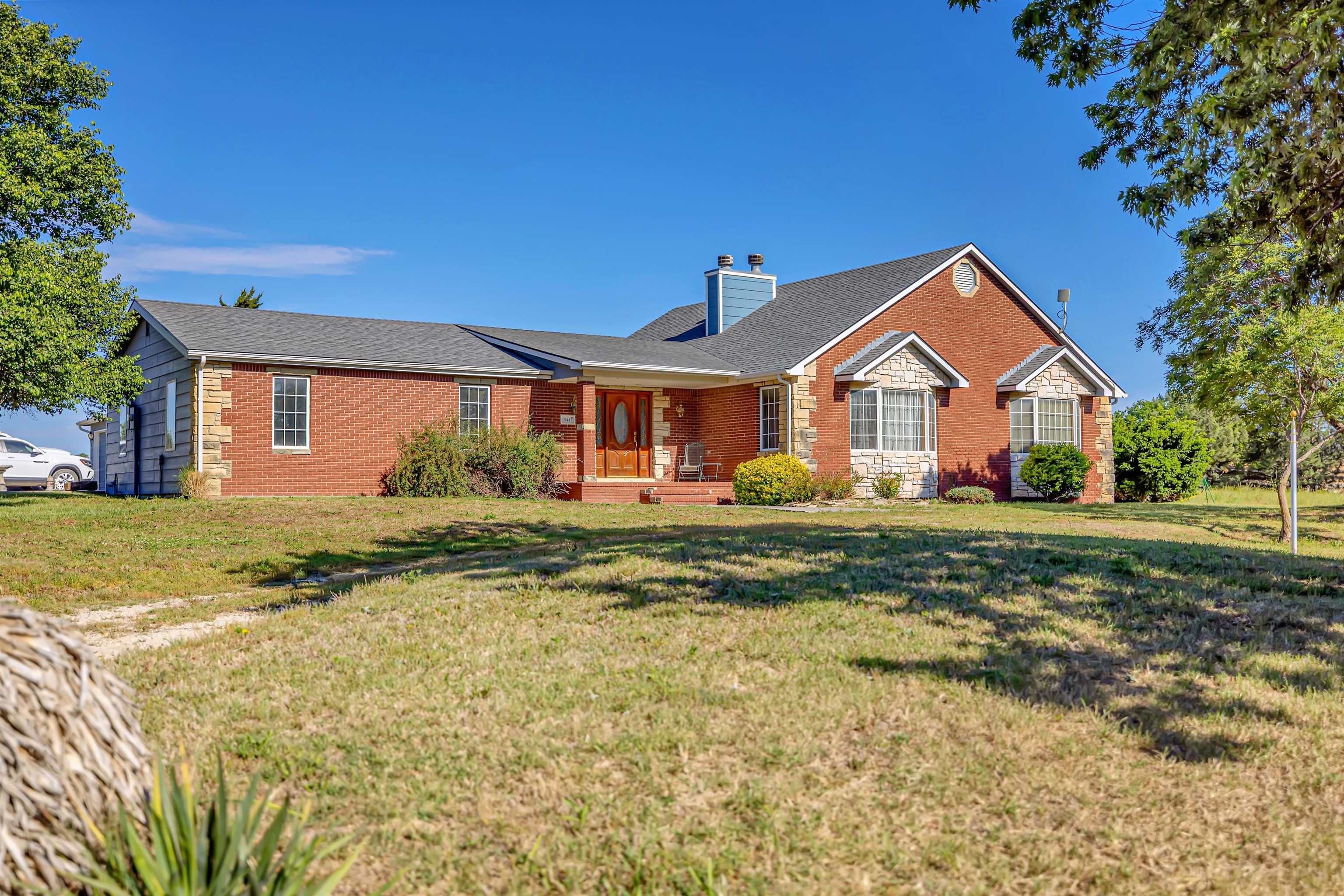 19447 Sw Meadowlark Rd Property Photo 1