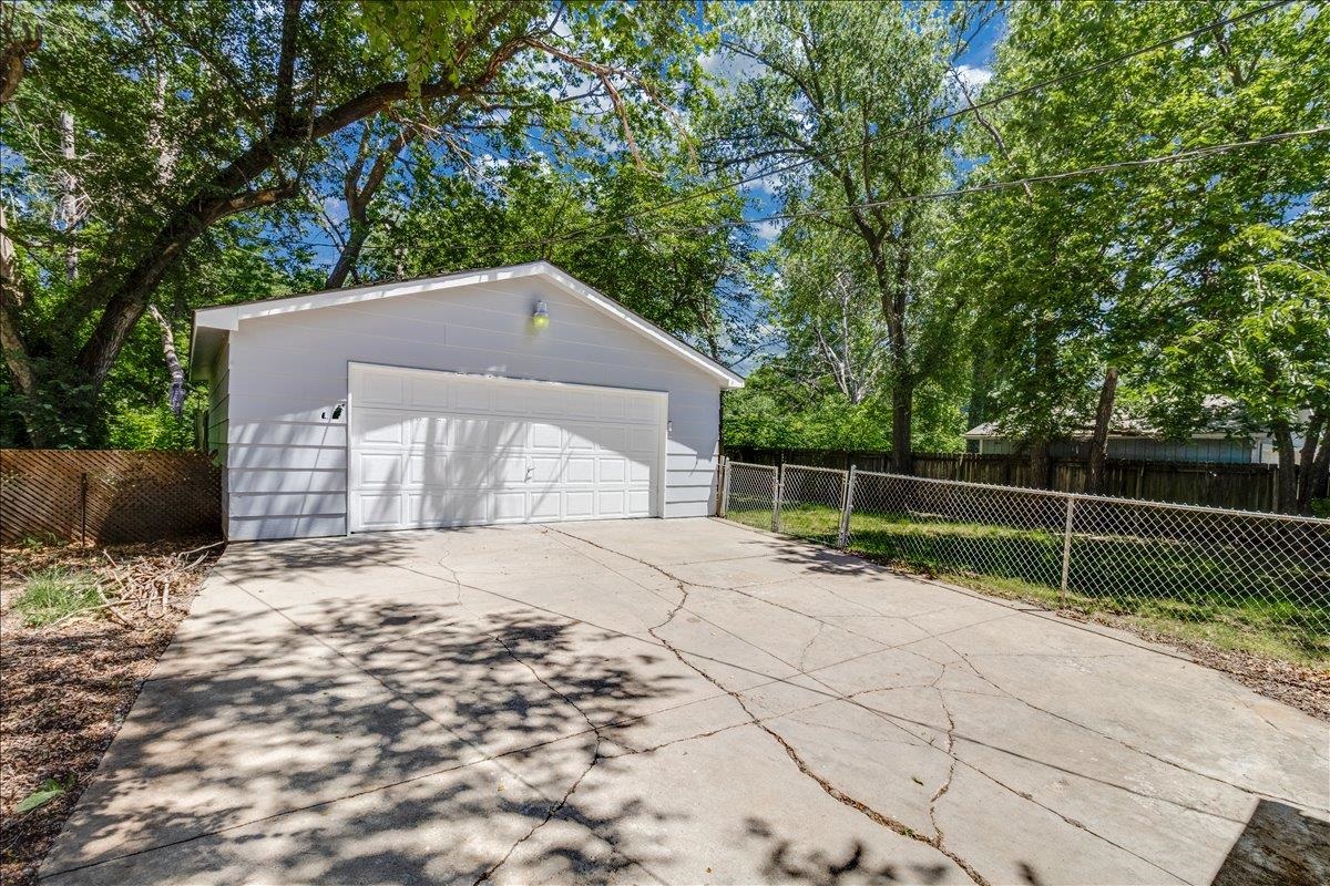930 N Westview Property Photo 2