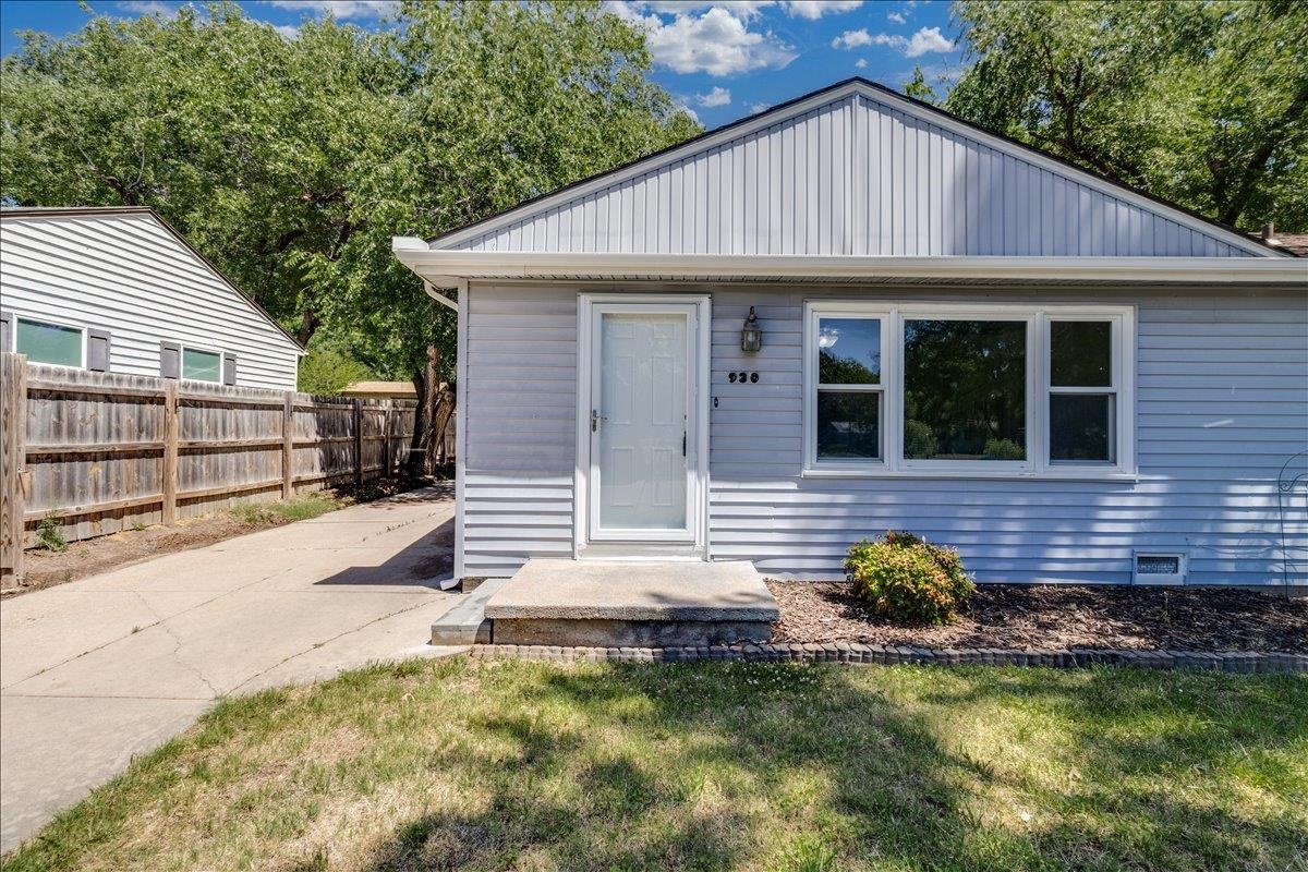 930 N Westview Property Photo 3