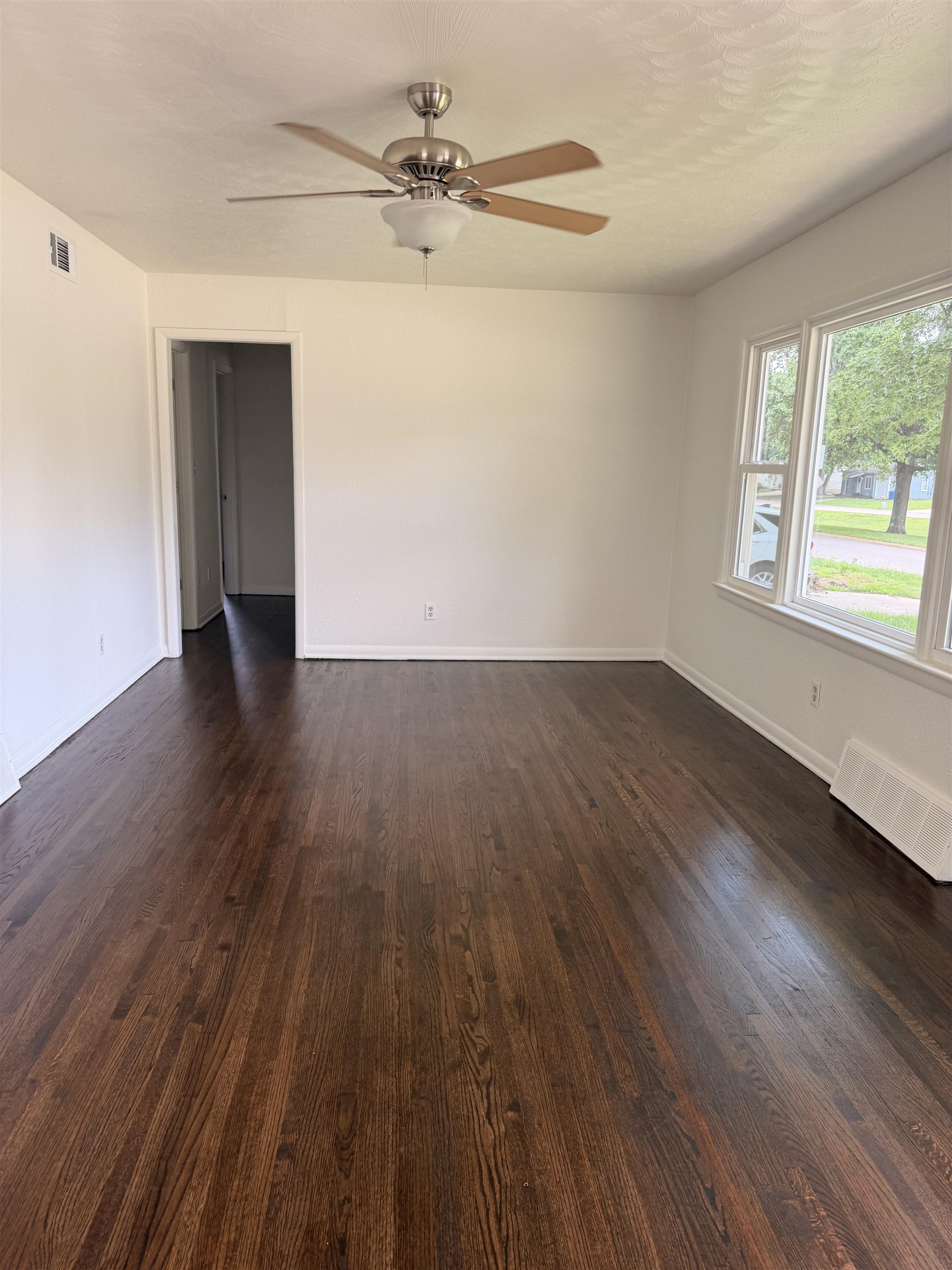 930 N Westview Property Photo 4