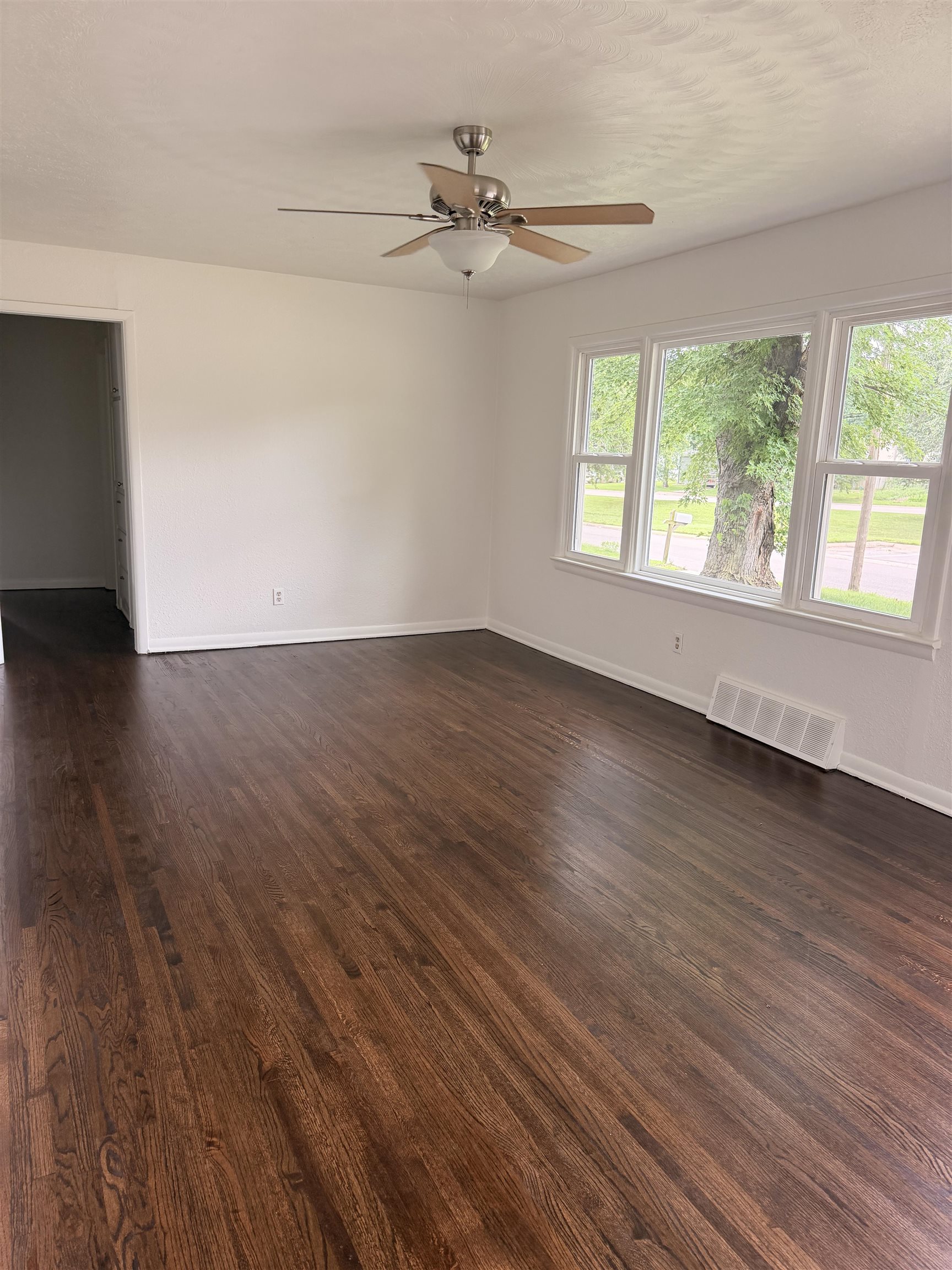 930 N Westview Property Photo 5