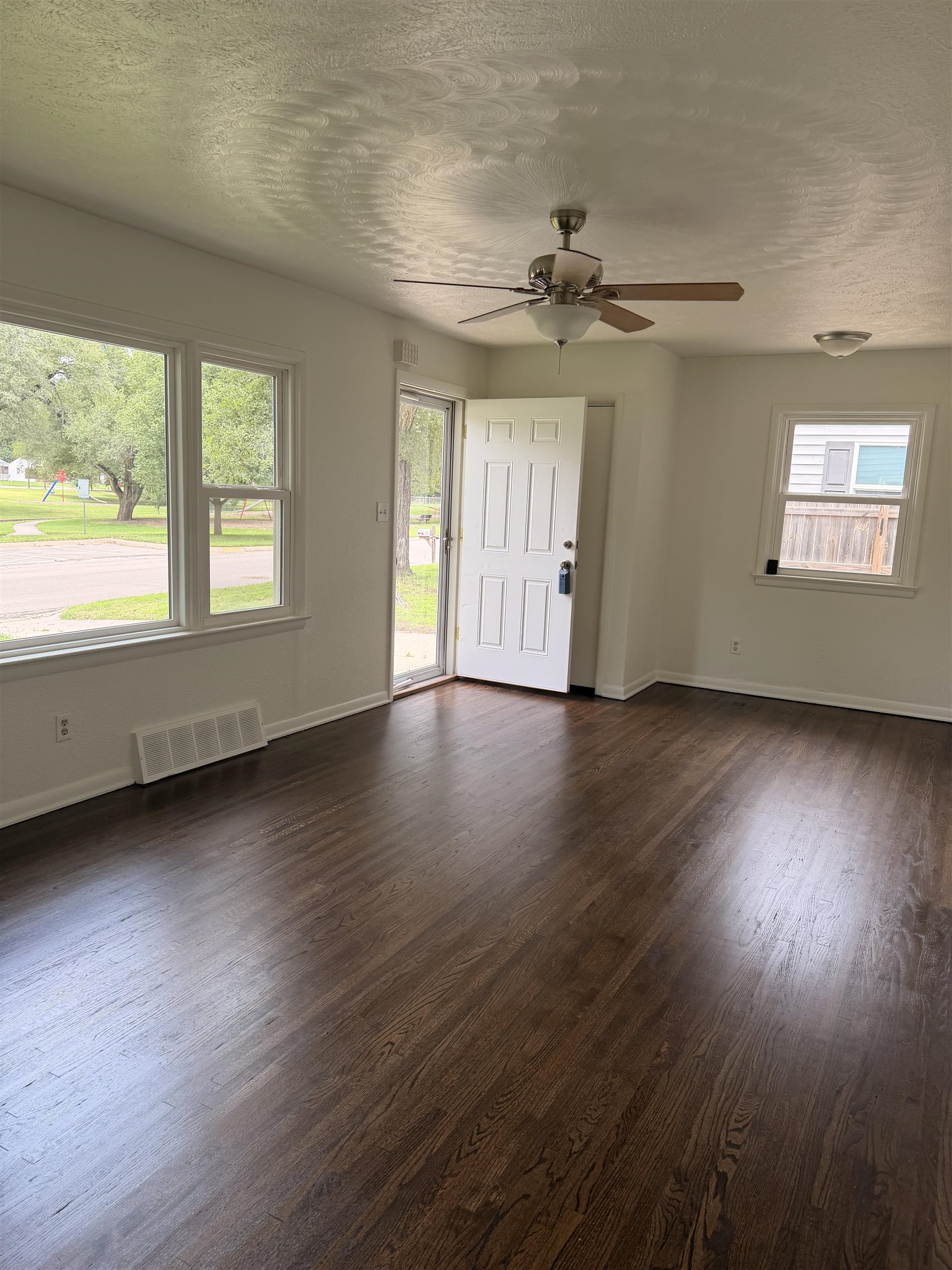 930 N Westview Property Photo 7
