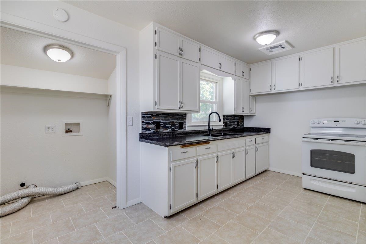 930 N Westview Property Photo 8