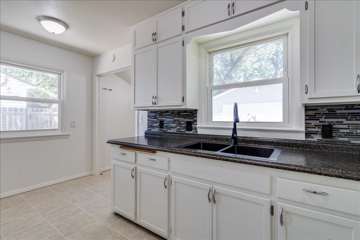930 N Westview Property Photo 9