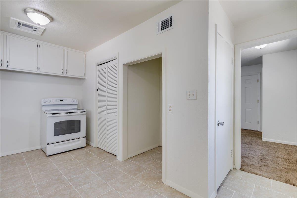930 N Westview Property Photo 12