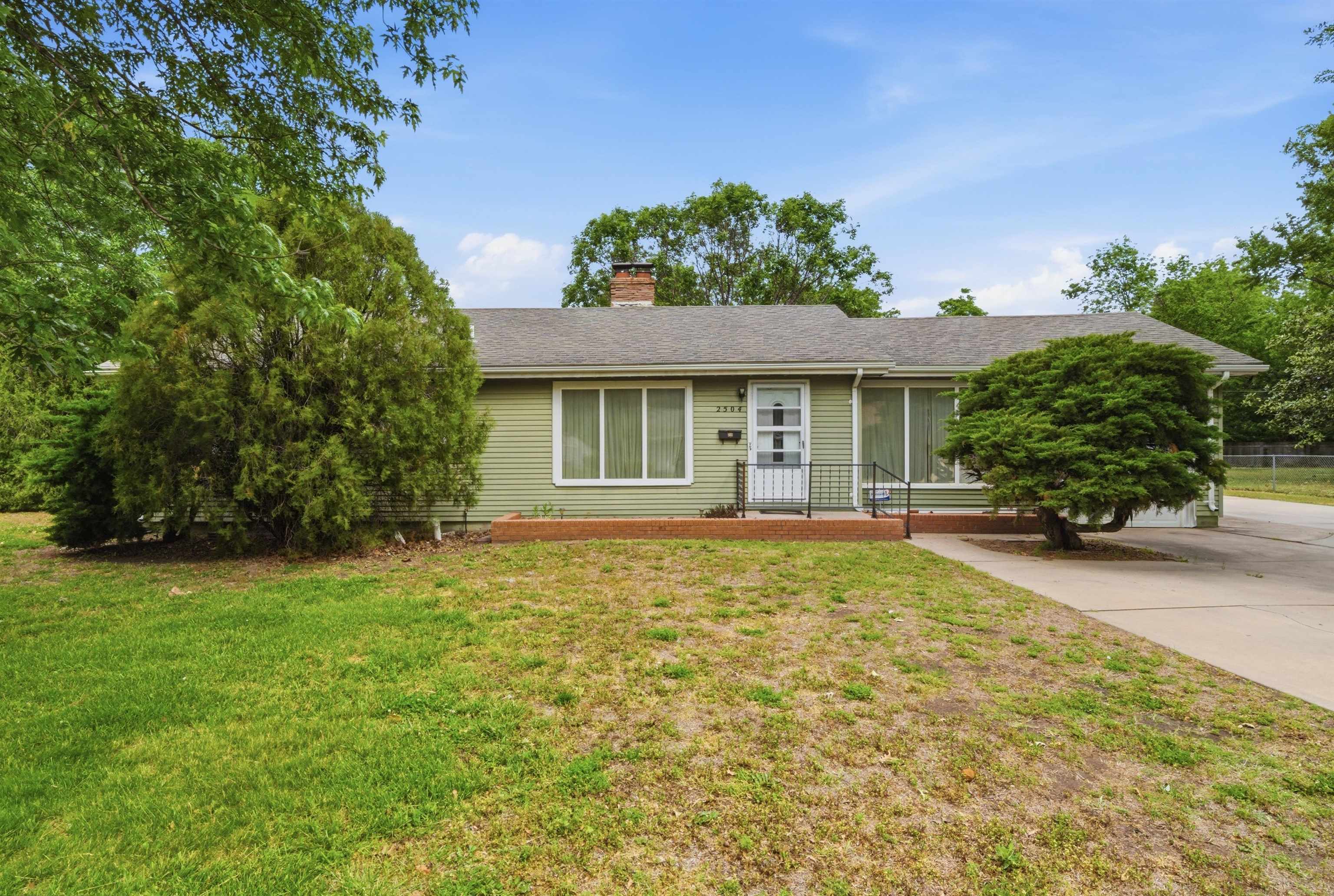 2504 E Clover Ln Property Photo 1