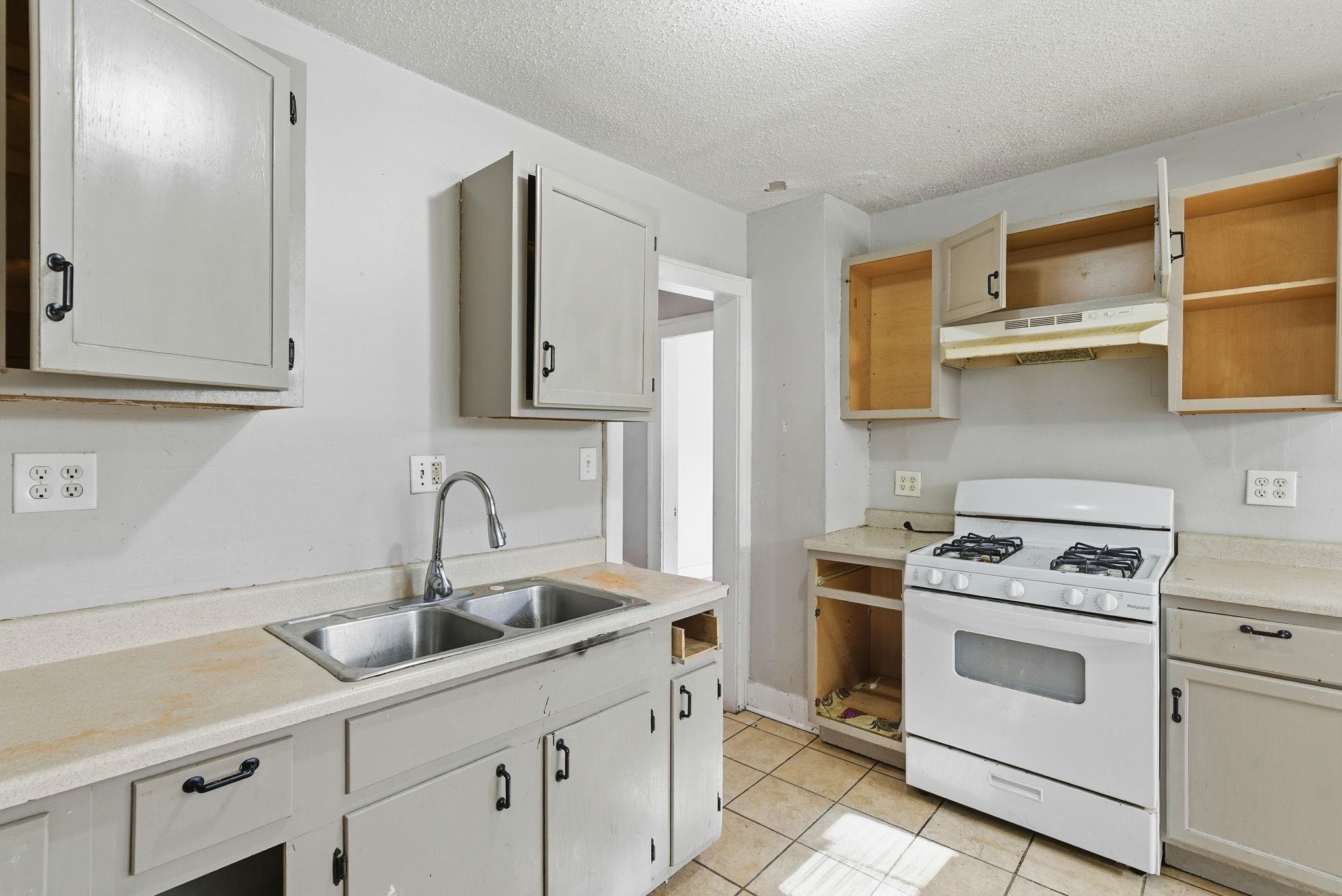 1535-1537 N Holyoke Ave Property Photo 14