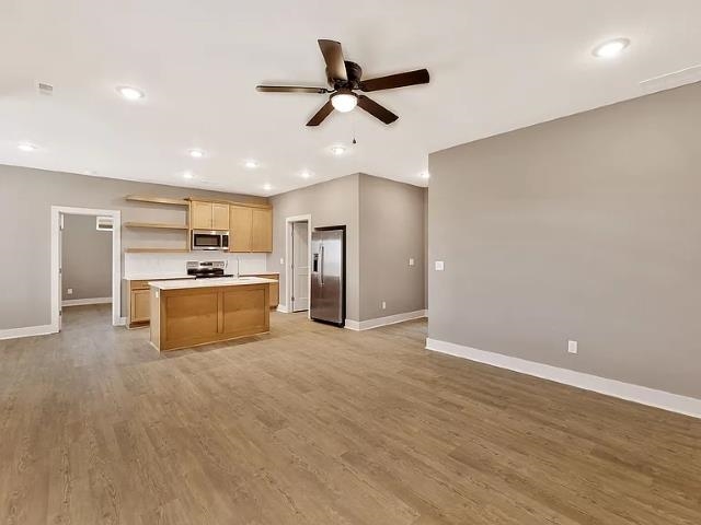 691/695/699 1013 W Long Path Property Photo 2