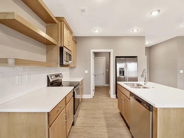 691/695/699 1013 W Long Path Property Photo 4