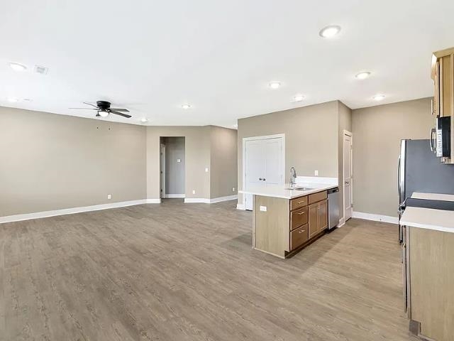 691/695/699 1013 W Long Path Property Photo 11