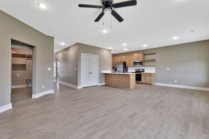 691/695/699 1013 W Long Path Property Photo 26
