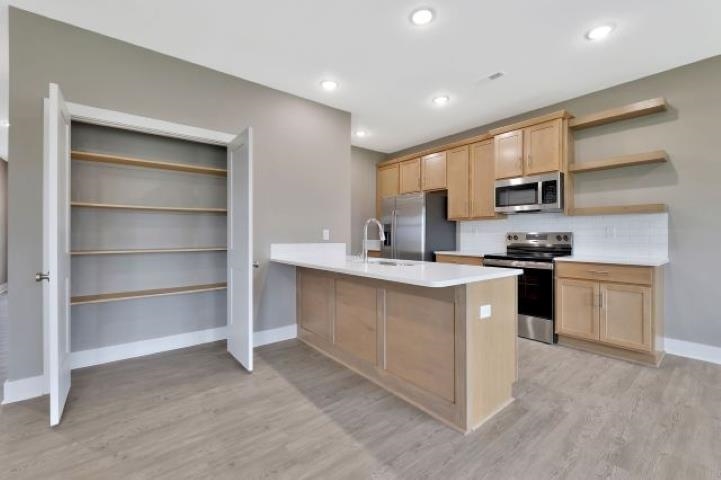 691/695/699 1013 W Long Path Property Photo 28
