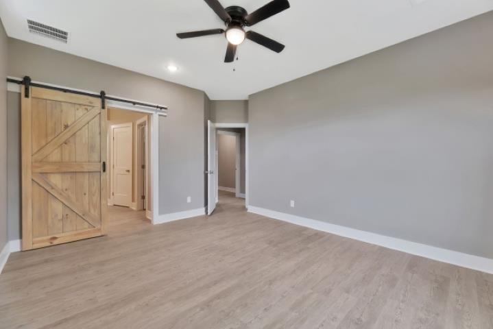 691/695/699 1013 W Long Path Property Photo 29