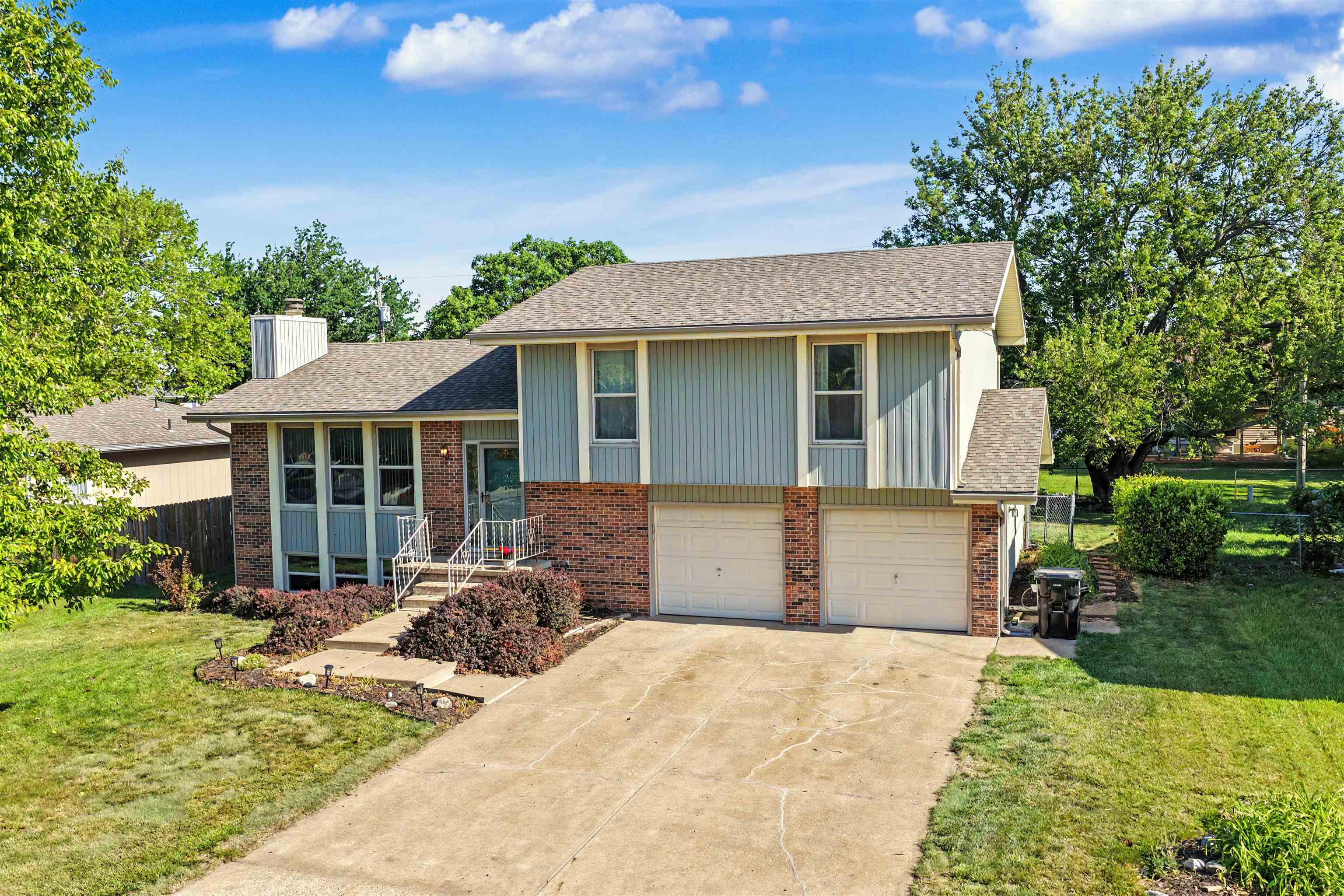 209 Laura St. Property Photo 1