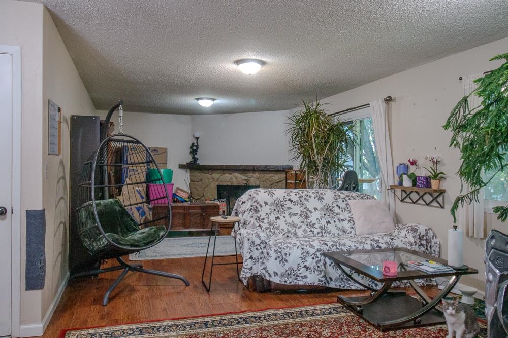 415 E Valley View Street Property Photo 3