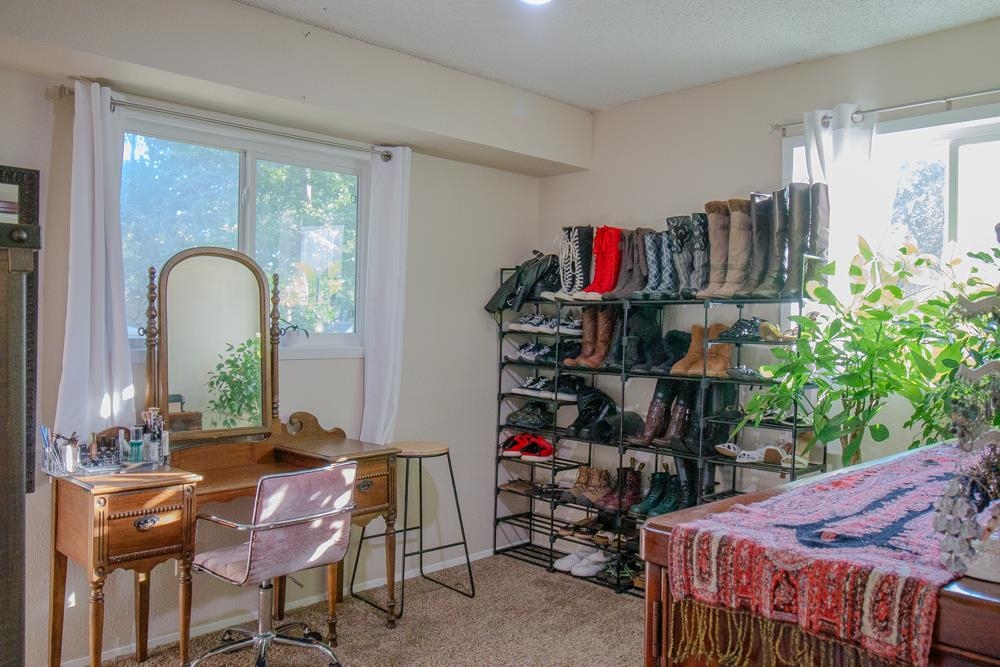 415 E Valley View Street Property Photo 8