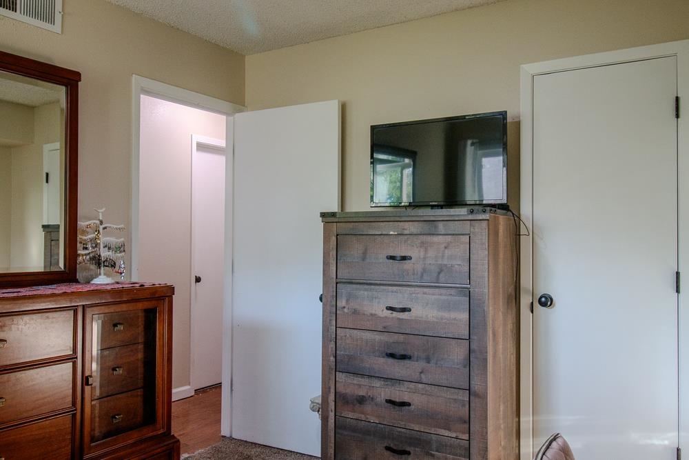 415 E Valley View Street Property Photo 9