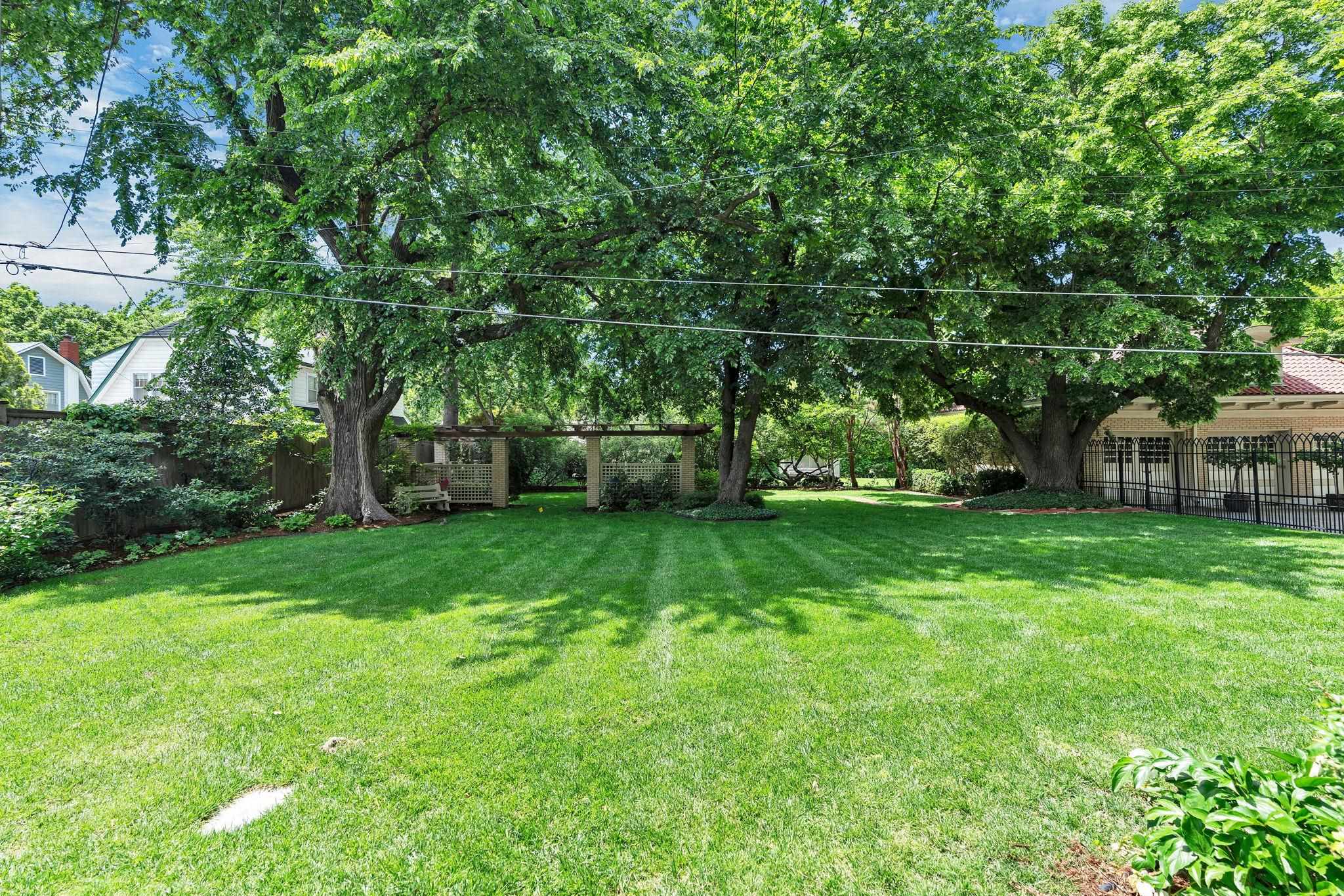 345 N Belmont Property Photo 29