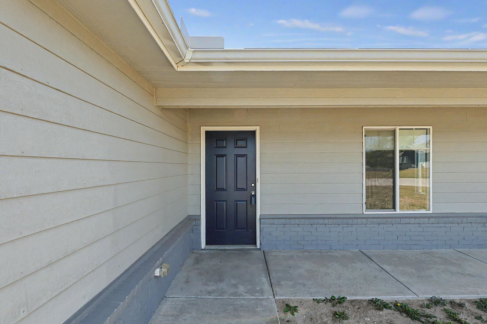 1311 E Maywood Property Photo 3
