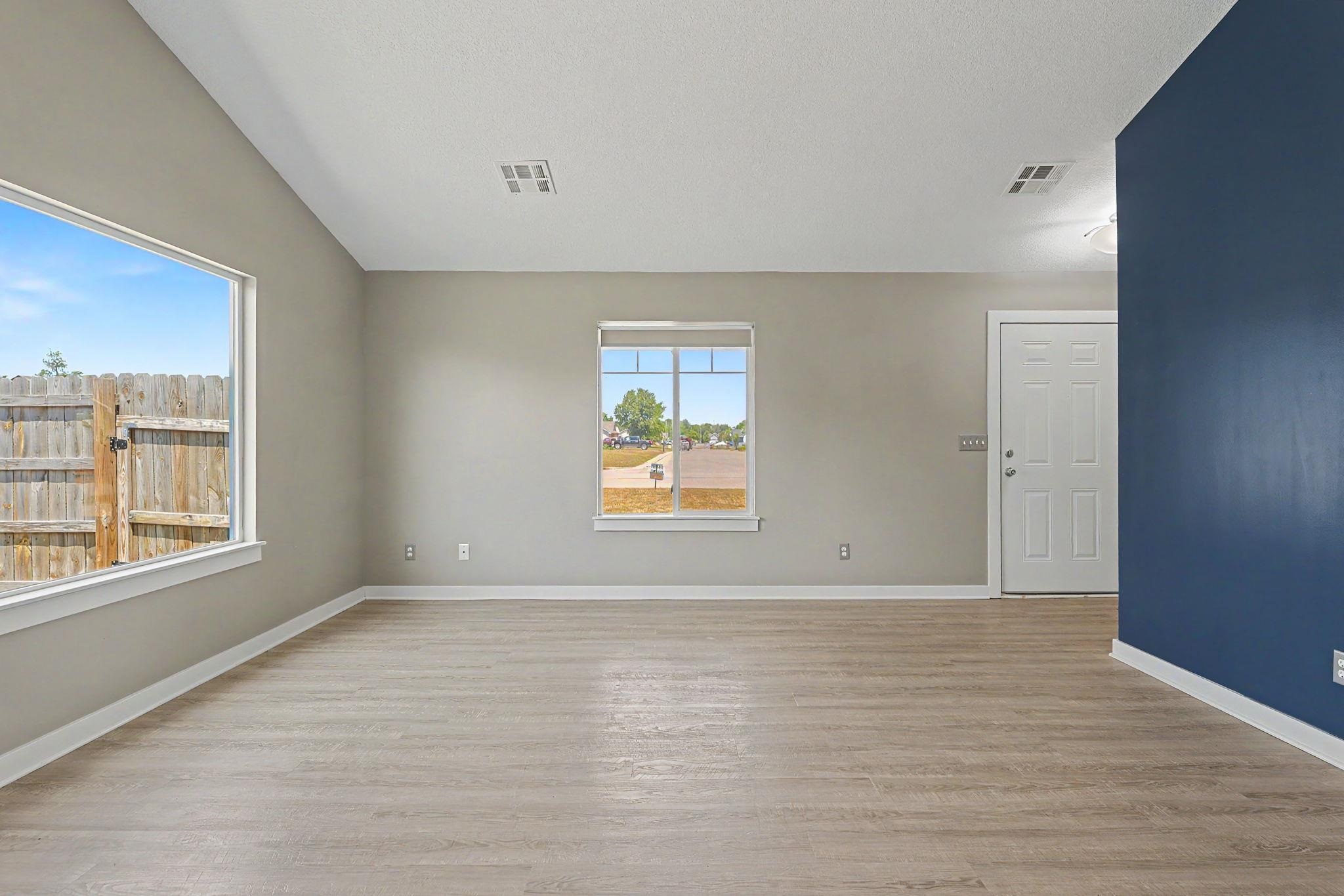 1311 E Maywood Property Photo 4