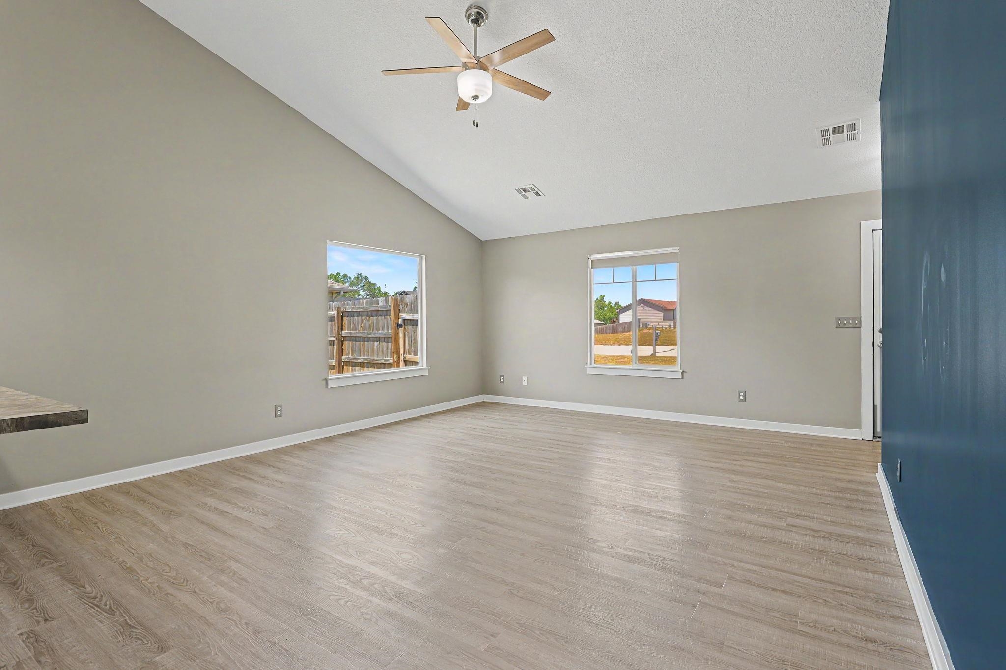 1311 E Maywood Property Photo 5
