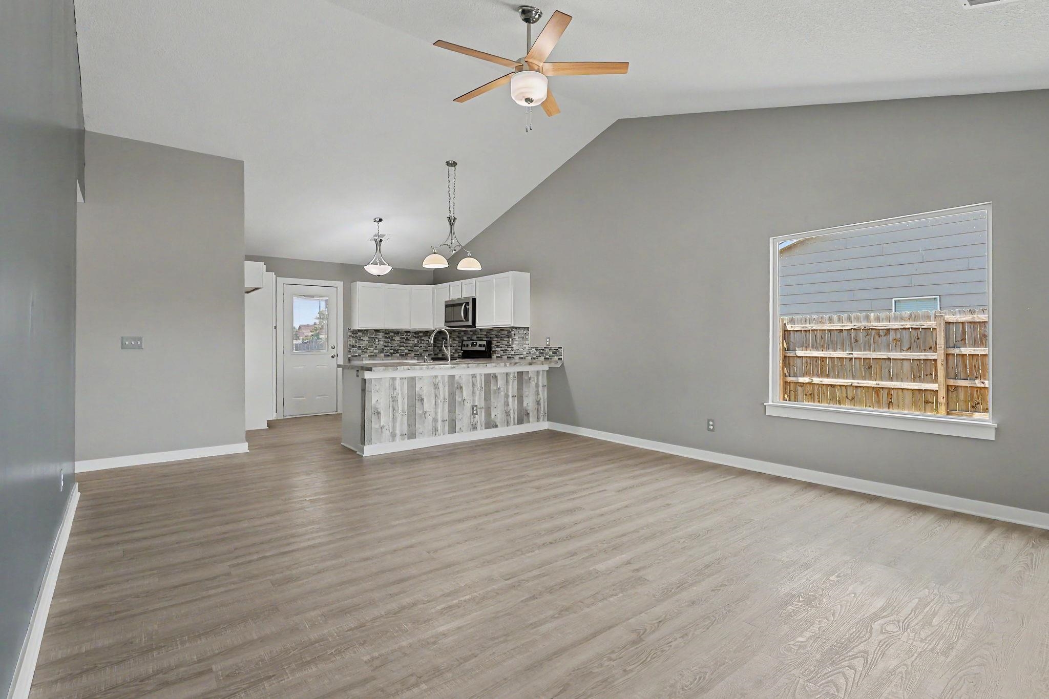1311 E Maywood Property Photo 6