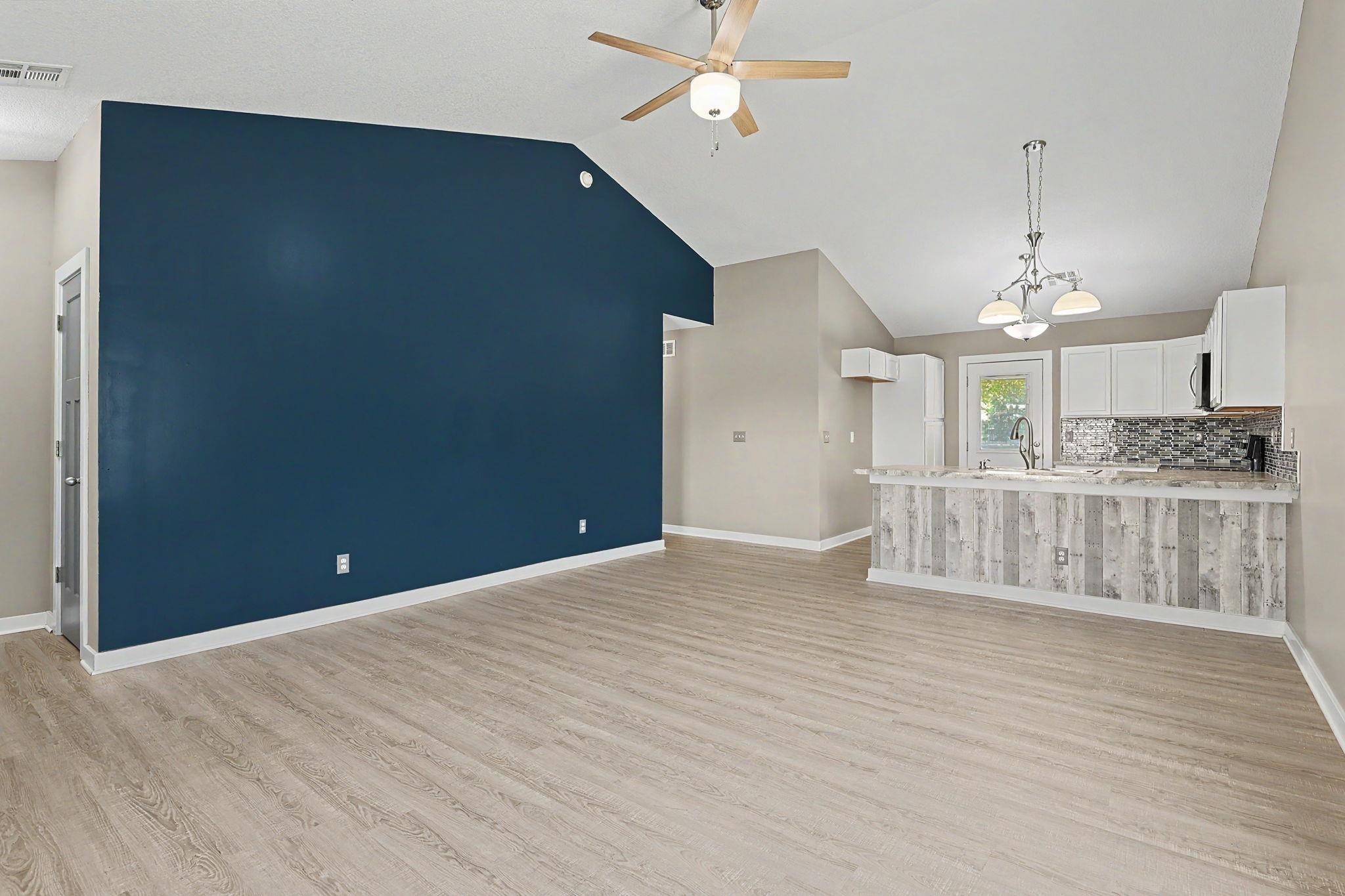 1311 E Maywood Property Photo 7