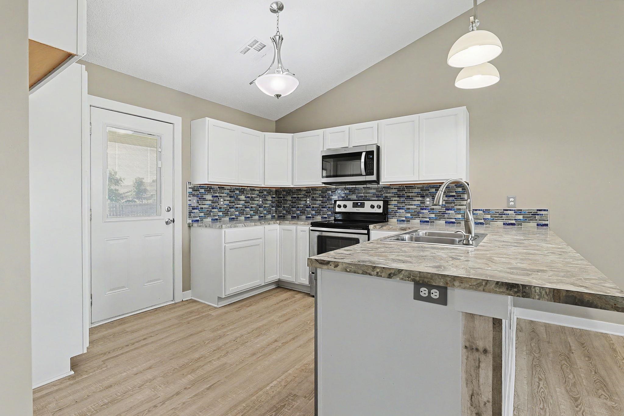 1311 E Maywood Property Photo 9