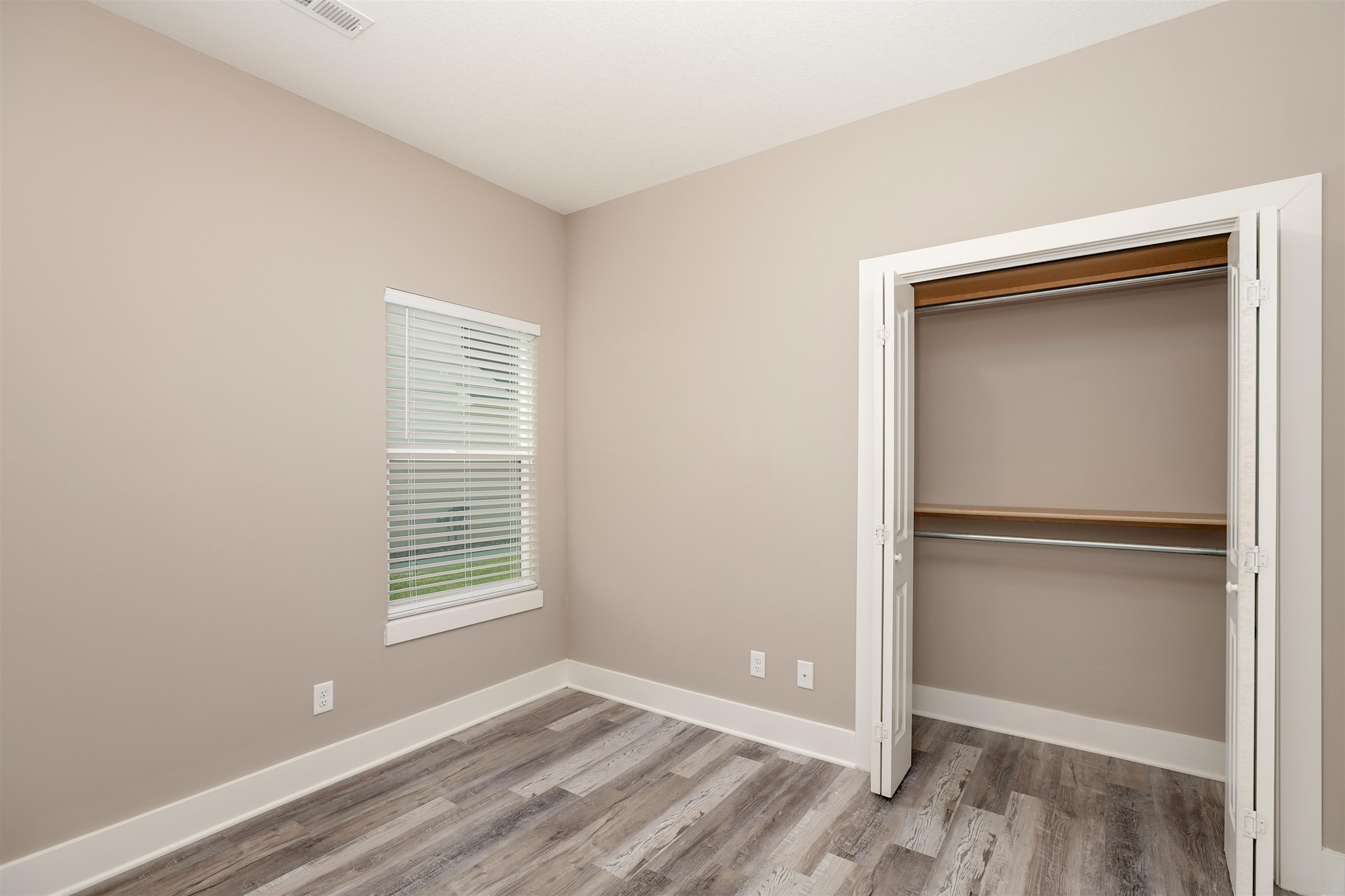 5408 N Sandkey Property Photo 6