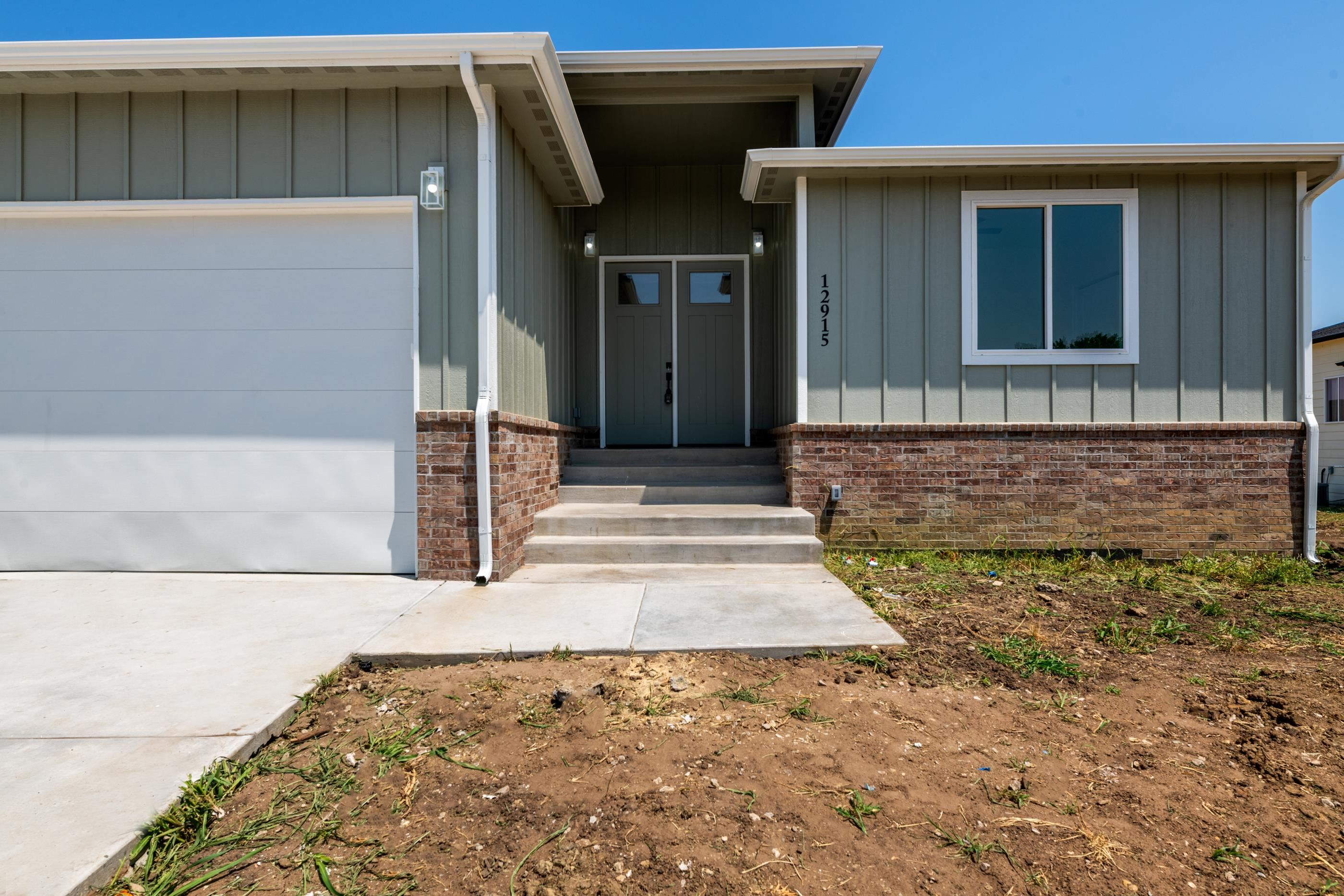 12915 E Spring Valley St. Property Photo 4
