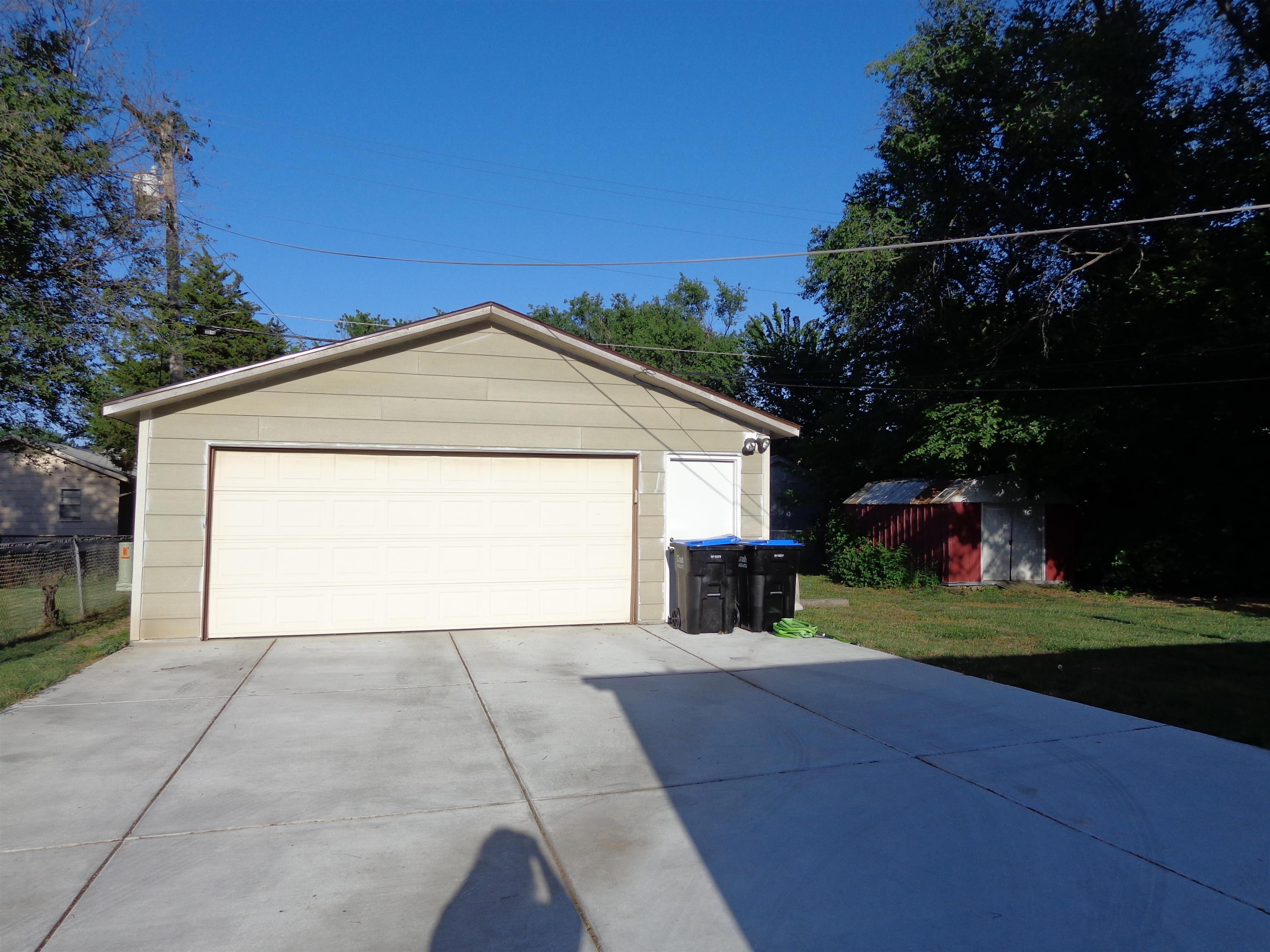 3122 S Everett Property Photo 2