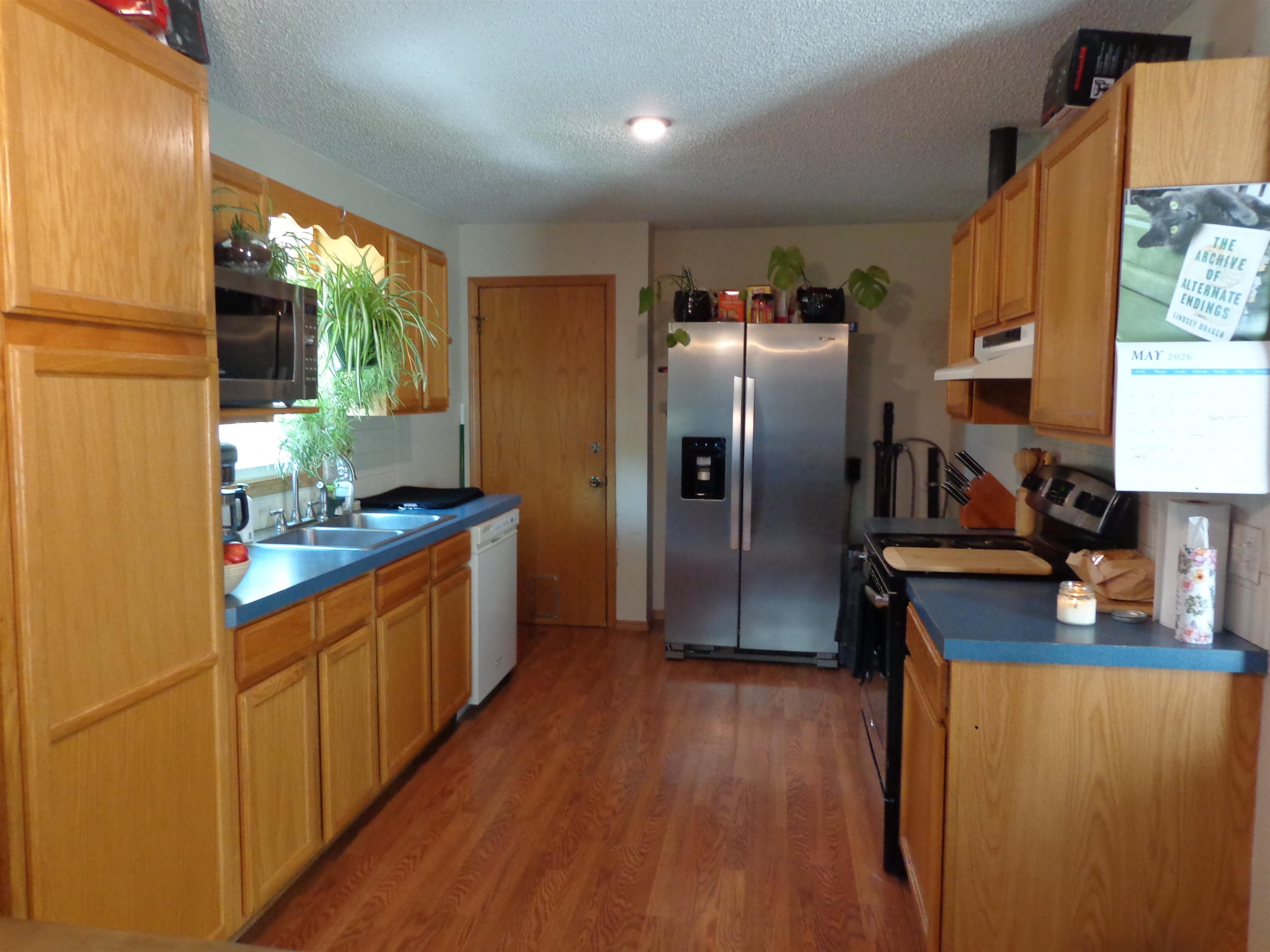 3122 S Everett Property Photo 4