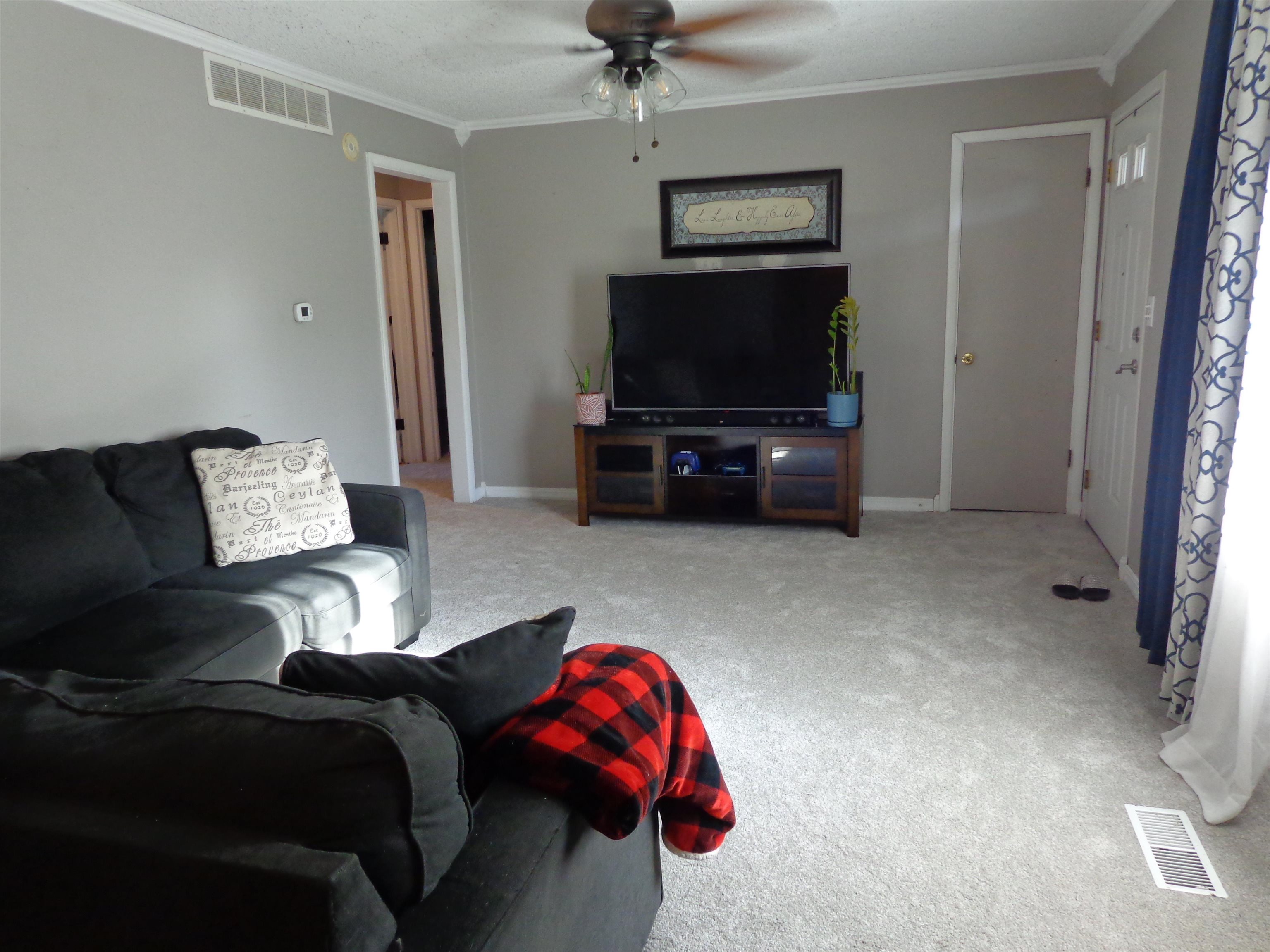 3122 S Everett Property Photo 5