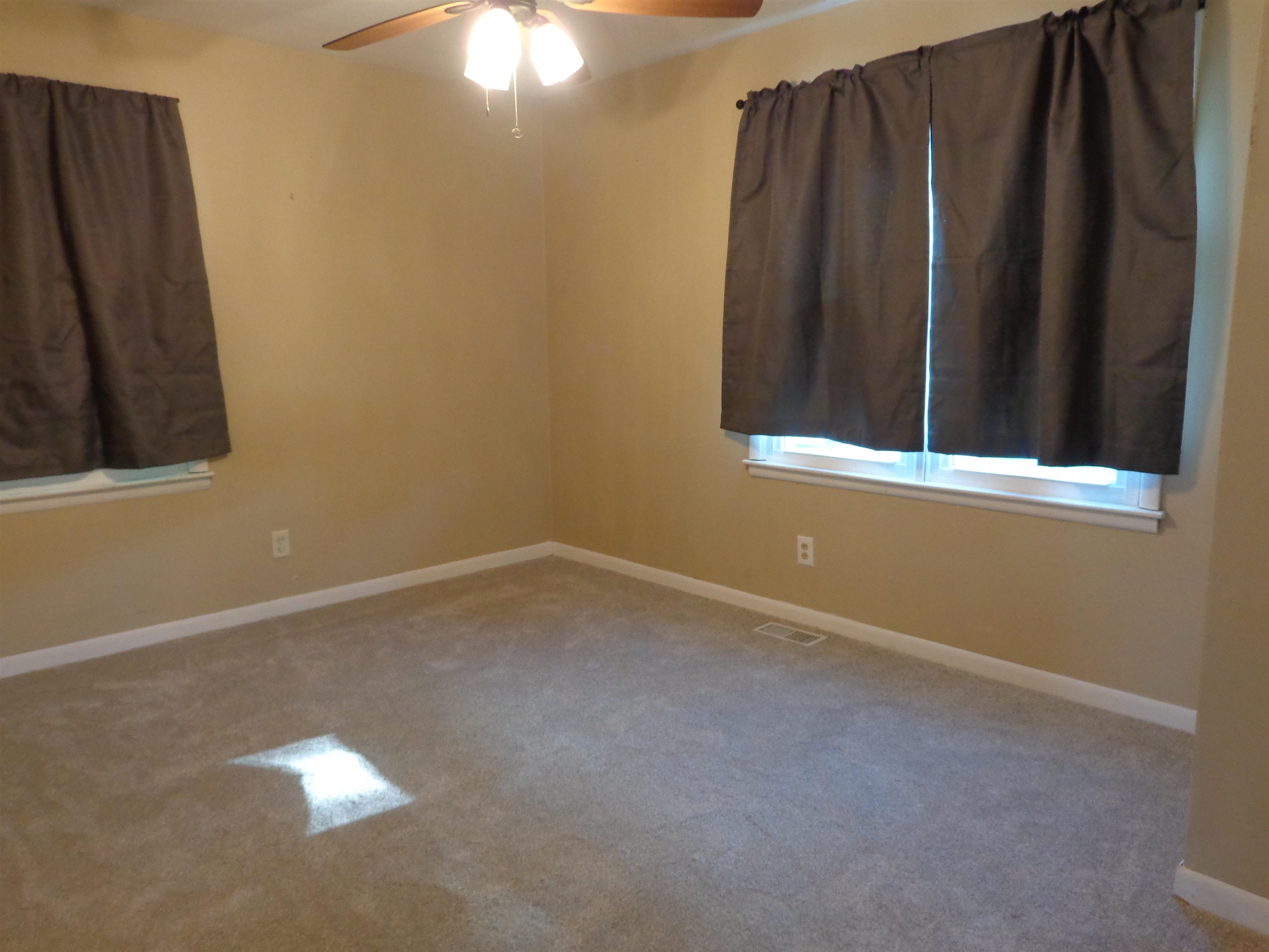 3122 S Everett Property Photo 10