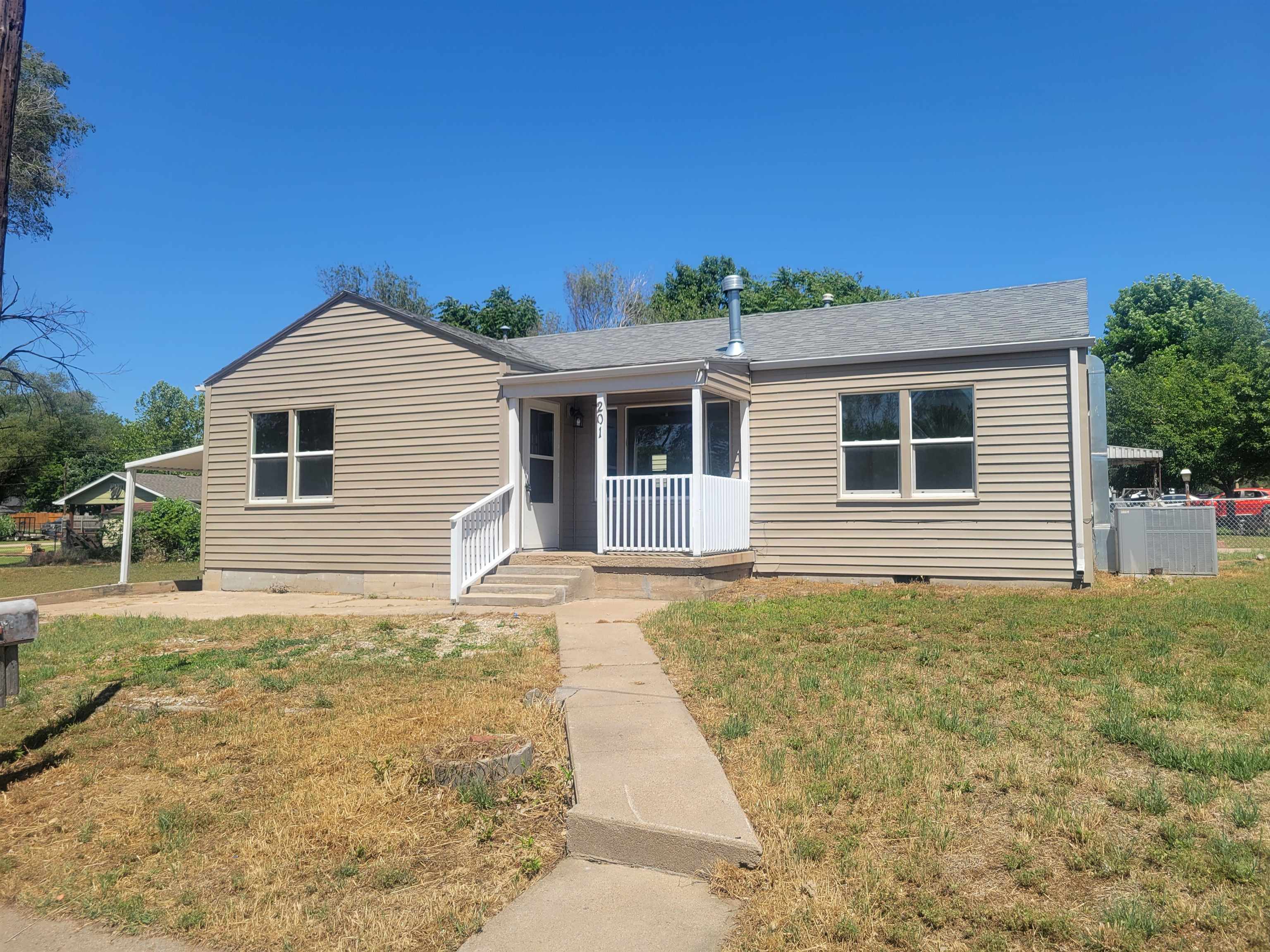 201 N Cherry Property Photo 1