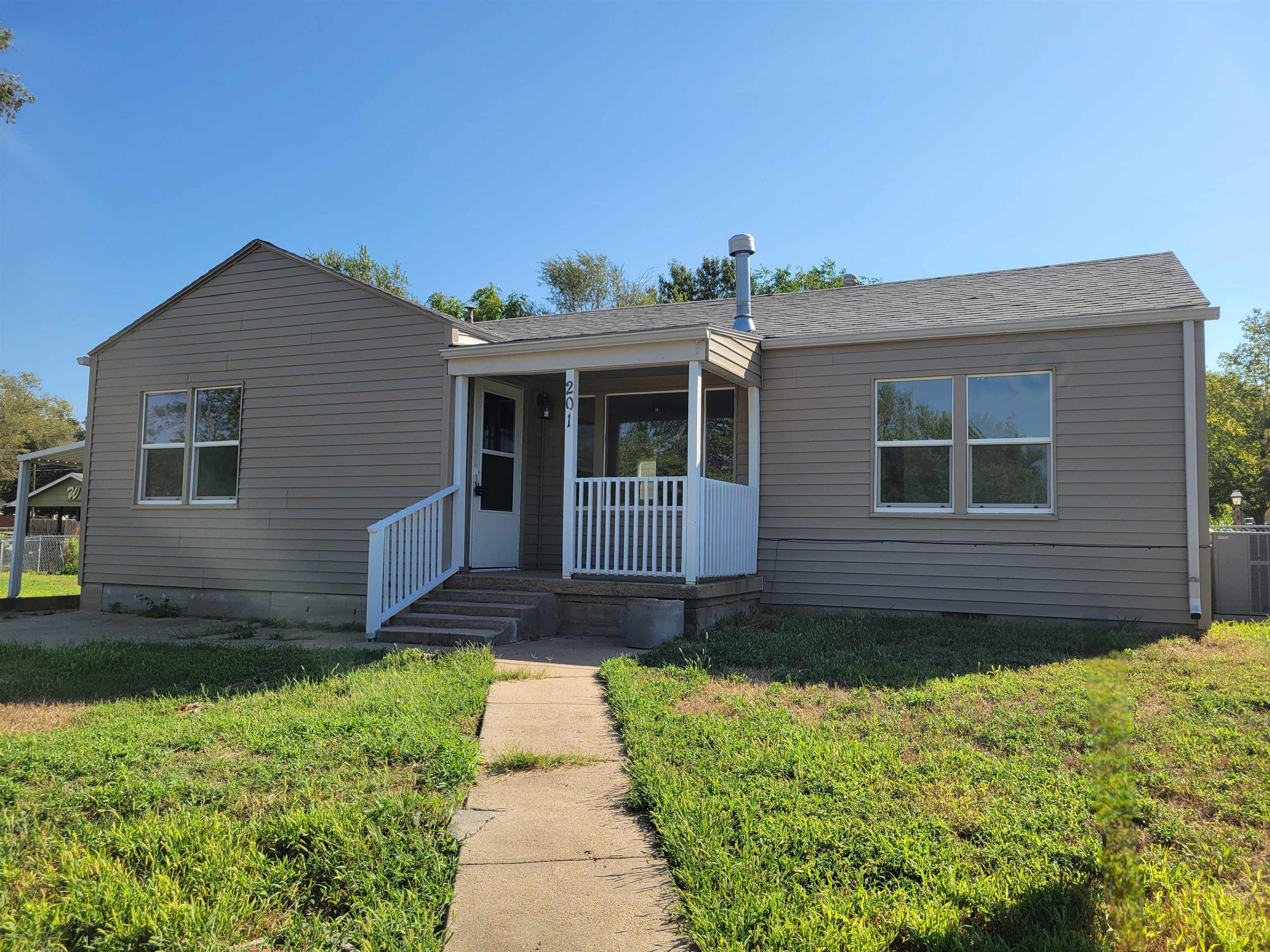 201 N Cherry Property Photo 1