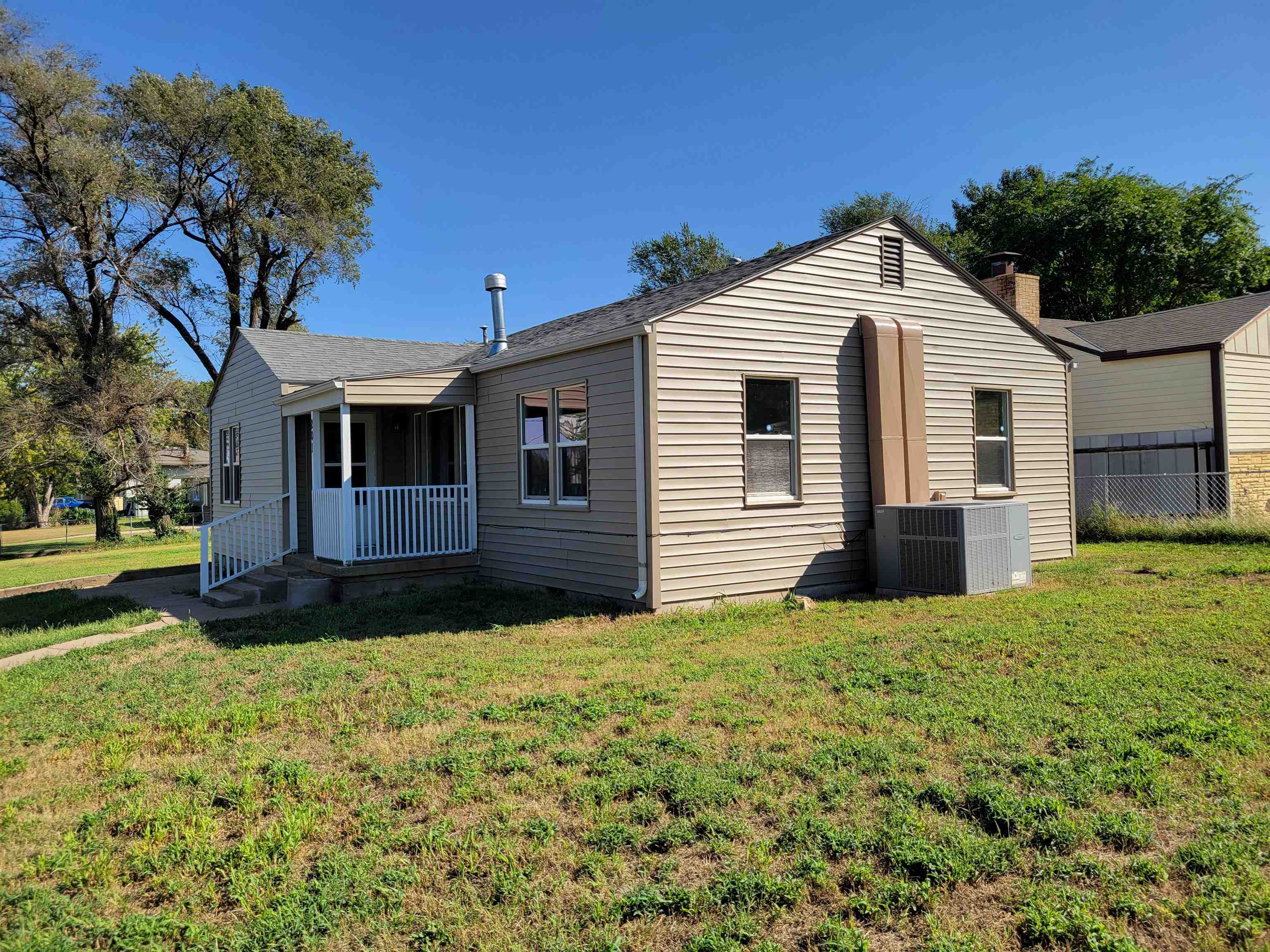 201 N Cherry Property Photo 3