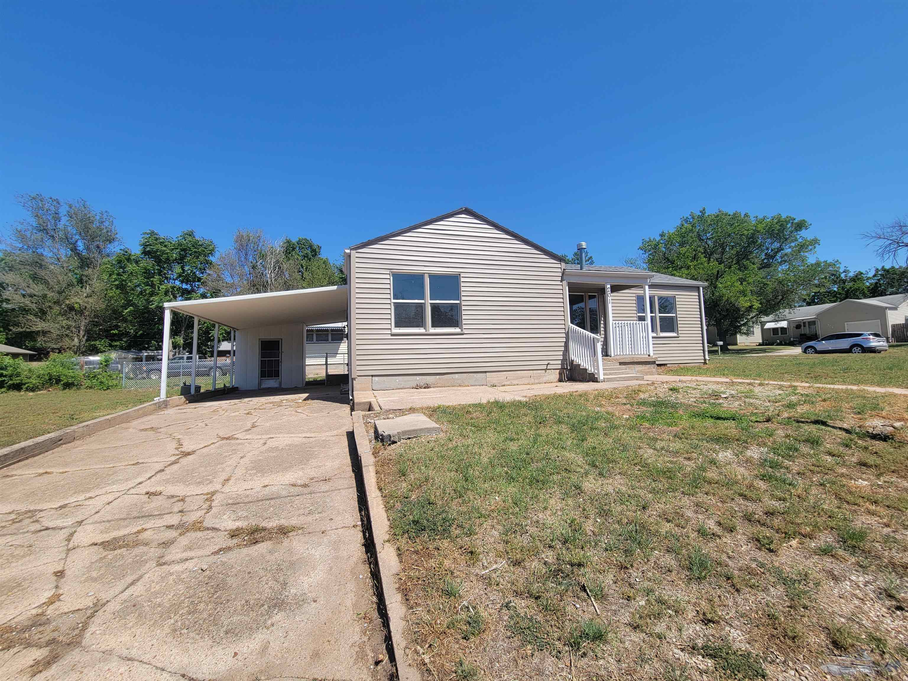 201 N Cherry Property Photo 4