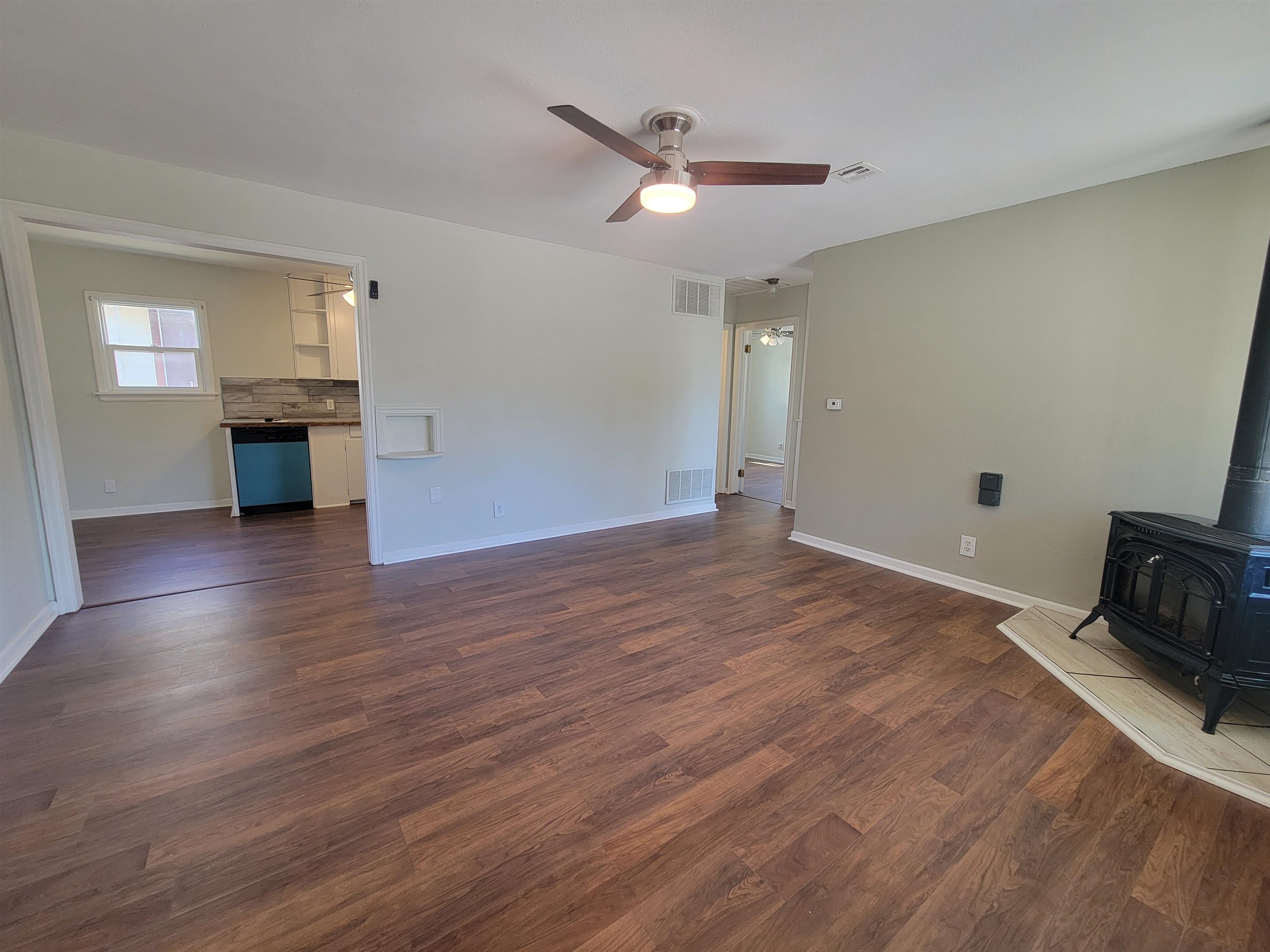 201 N Cherry Property Photo 5