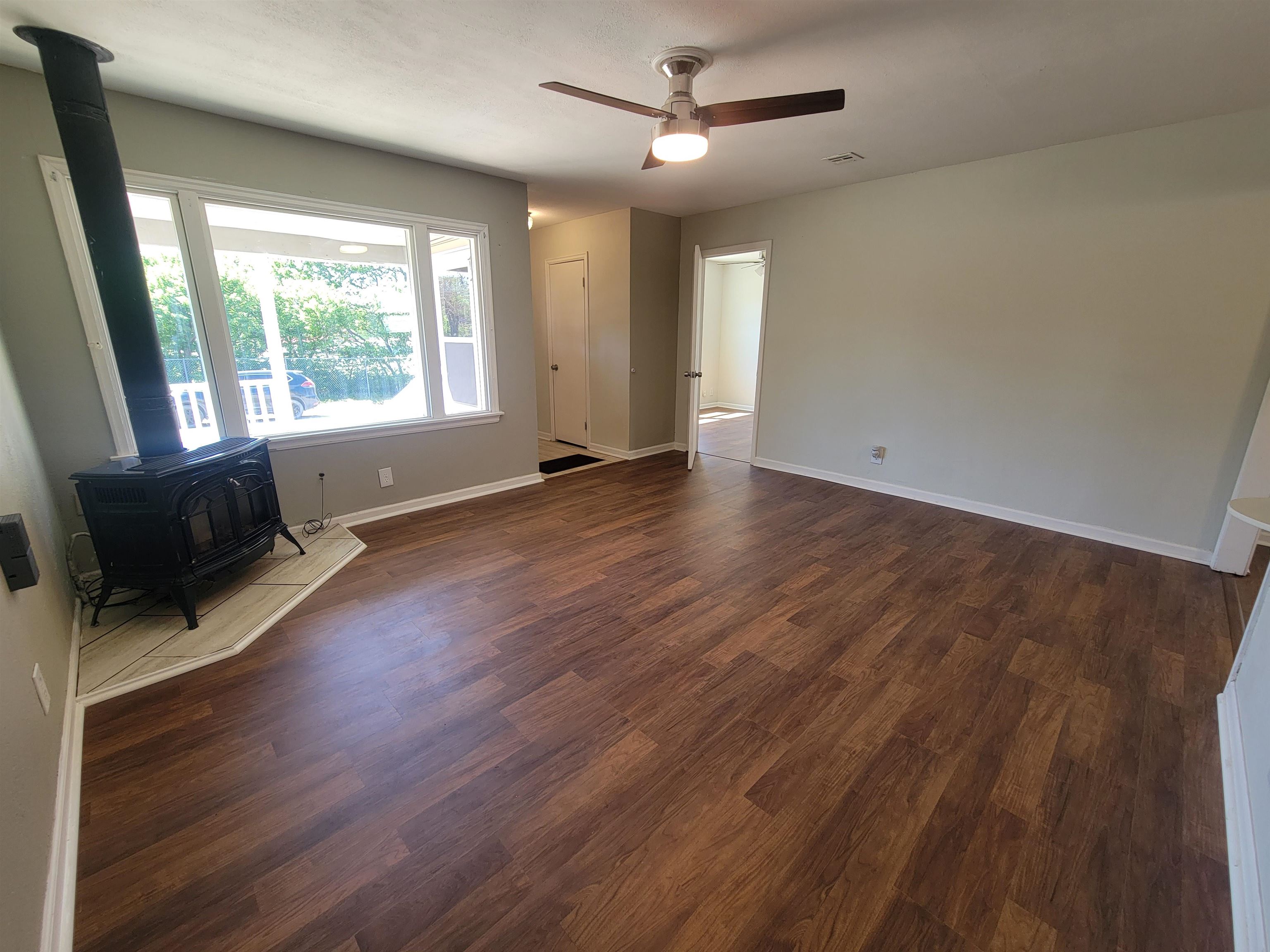 201 N Cherry Property Photo 6