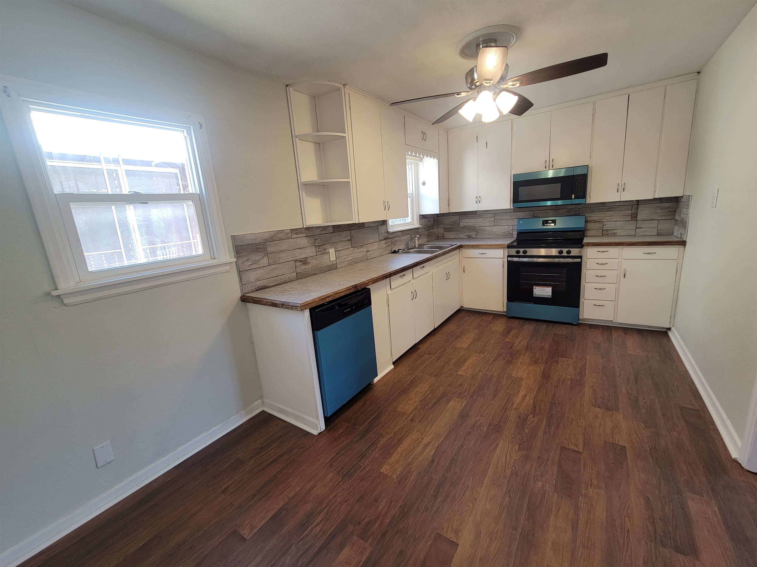 201 N Cherry Property Photo 7